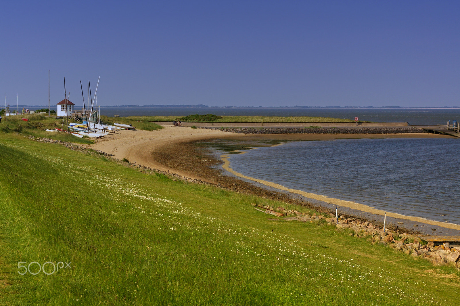 Pentax K100D sample photo. Beach with pier, sailboats and mudflats photography