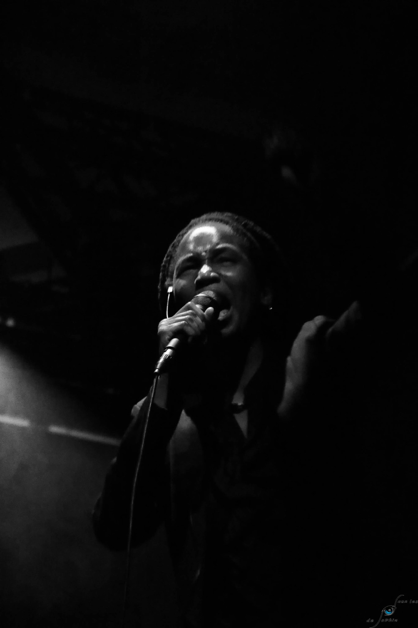 Canon EF 28-135mm F3.5-5.6 IS USM sample photo. Blues woman photography