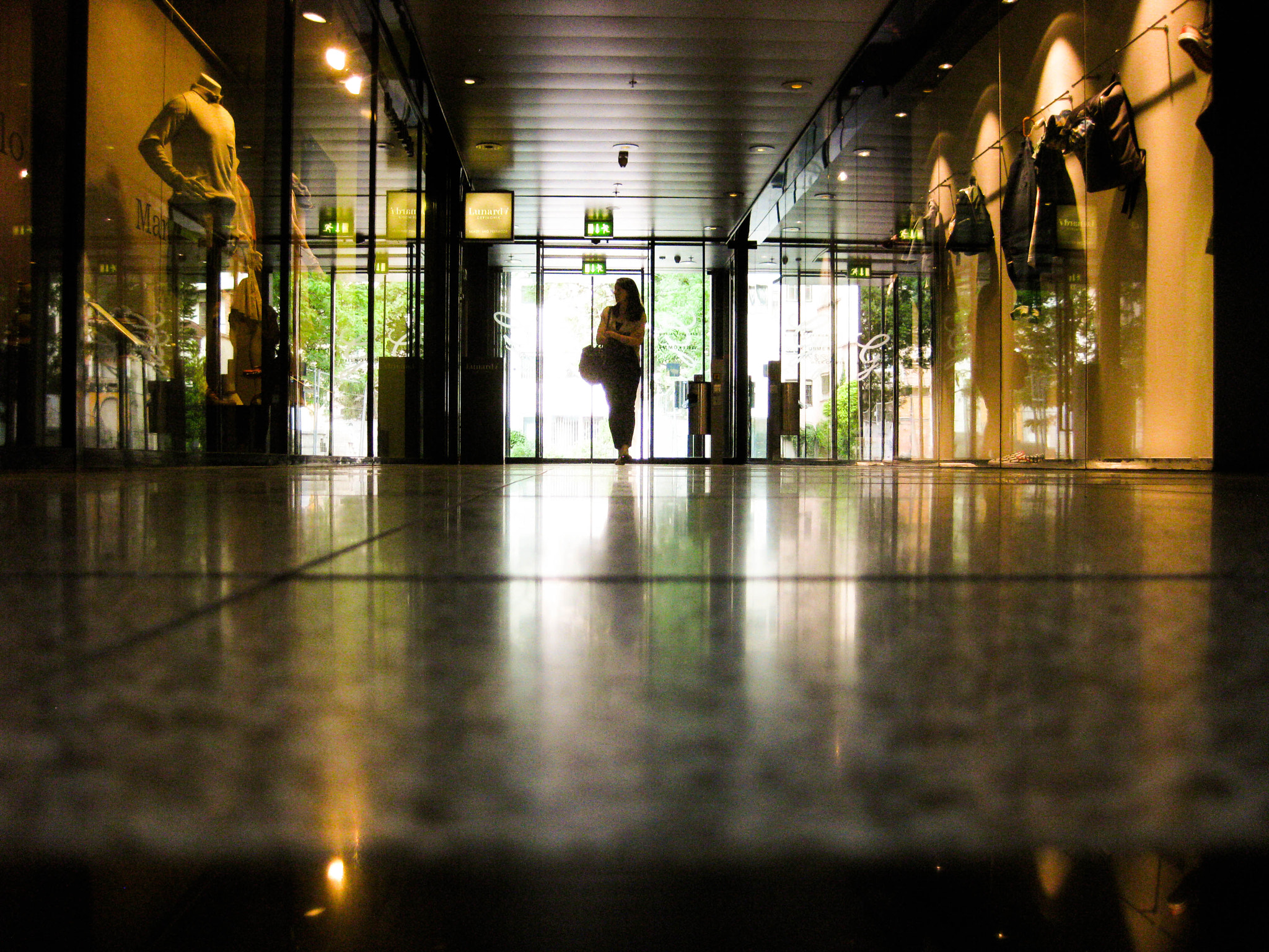 Canon PowerShot SD770 IS (Digital IXUS 85 IS / IXY Digital 25 IS) sample photo. Girl alone in the mall photography