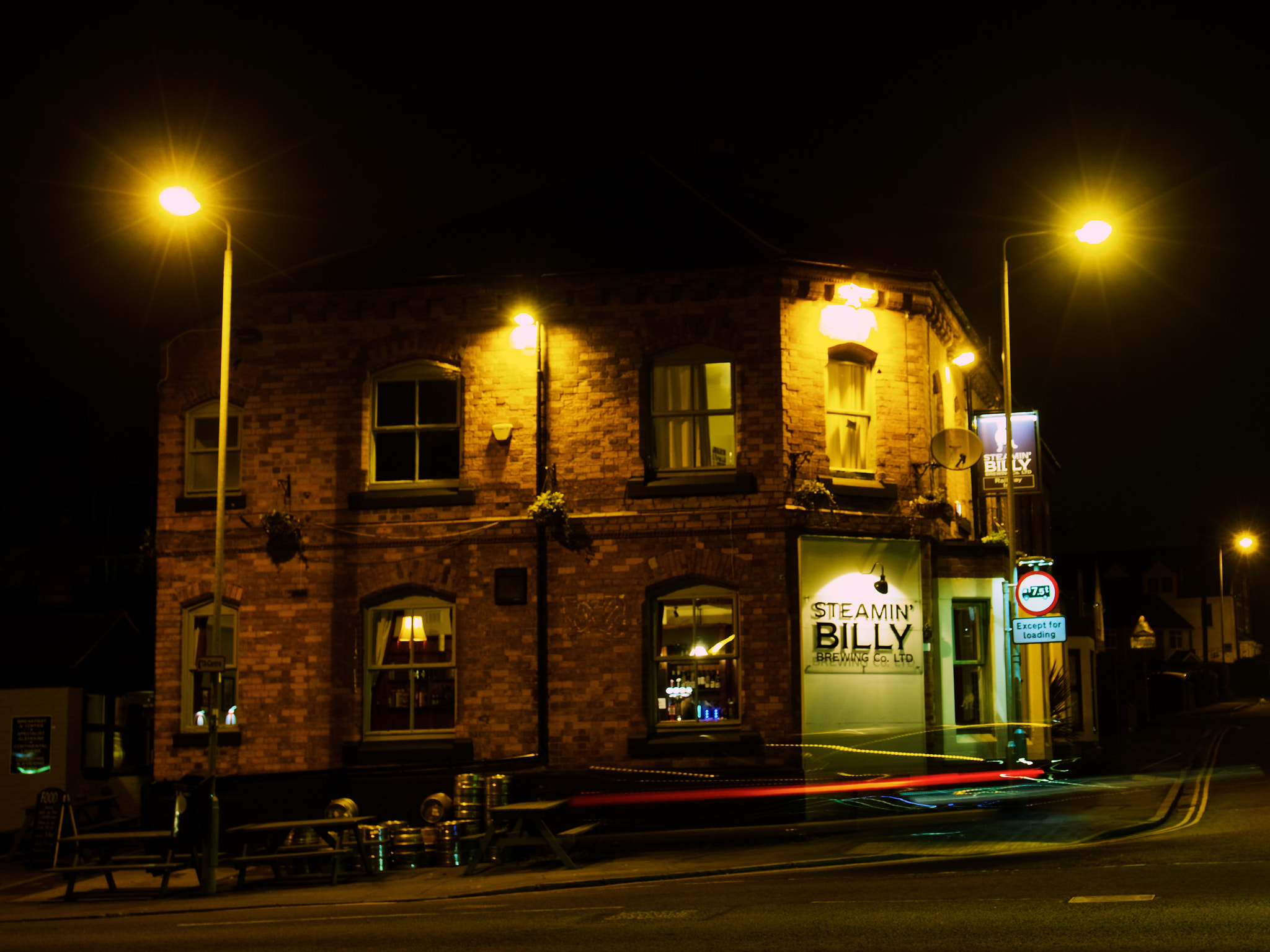 Olympus OM-D E-M5 II sample photo. Pub photography