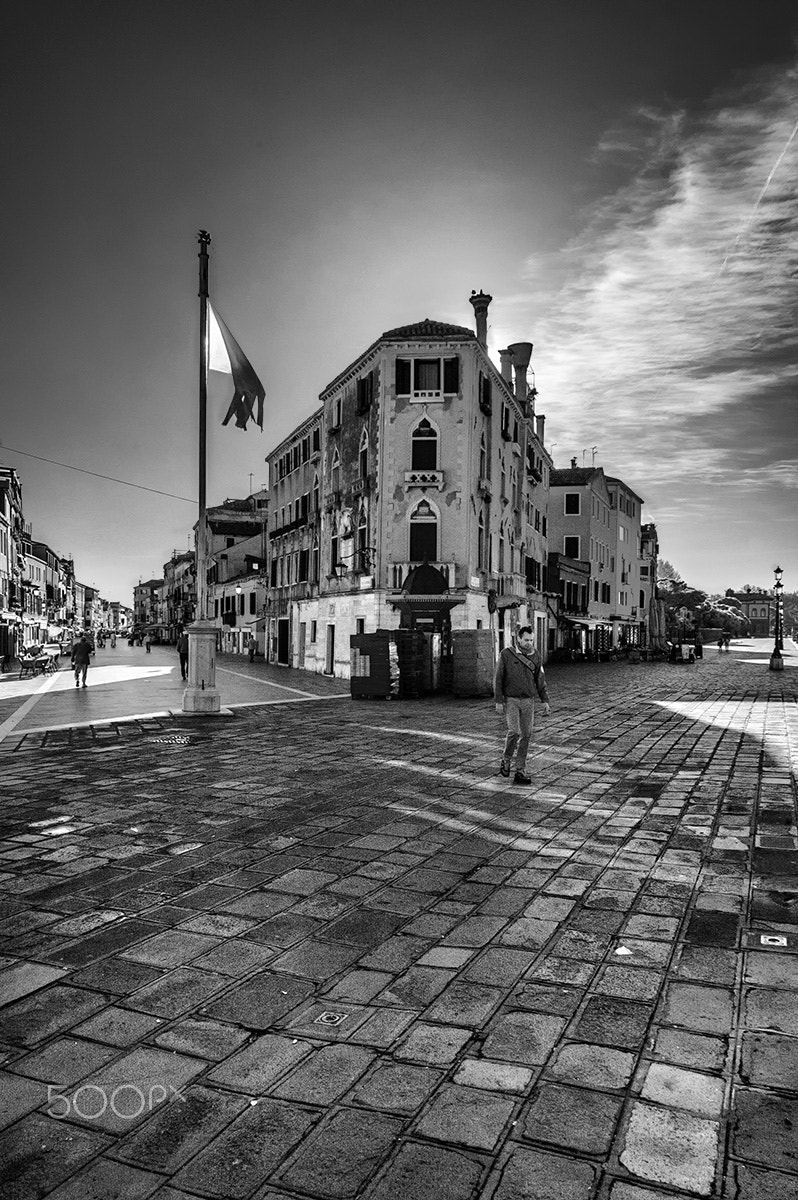 Nikon D70s + Nikon AF-S Nikkor 16-35mm F4G ED VR sample photo. Venice- memorial plate, home of john cabot photography