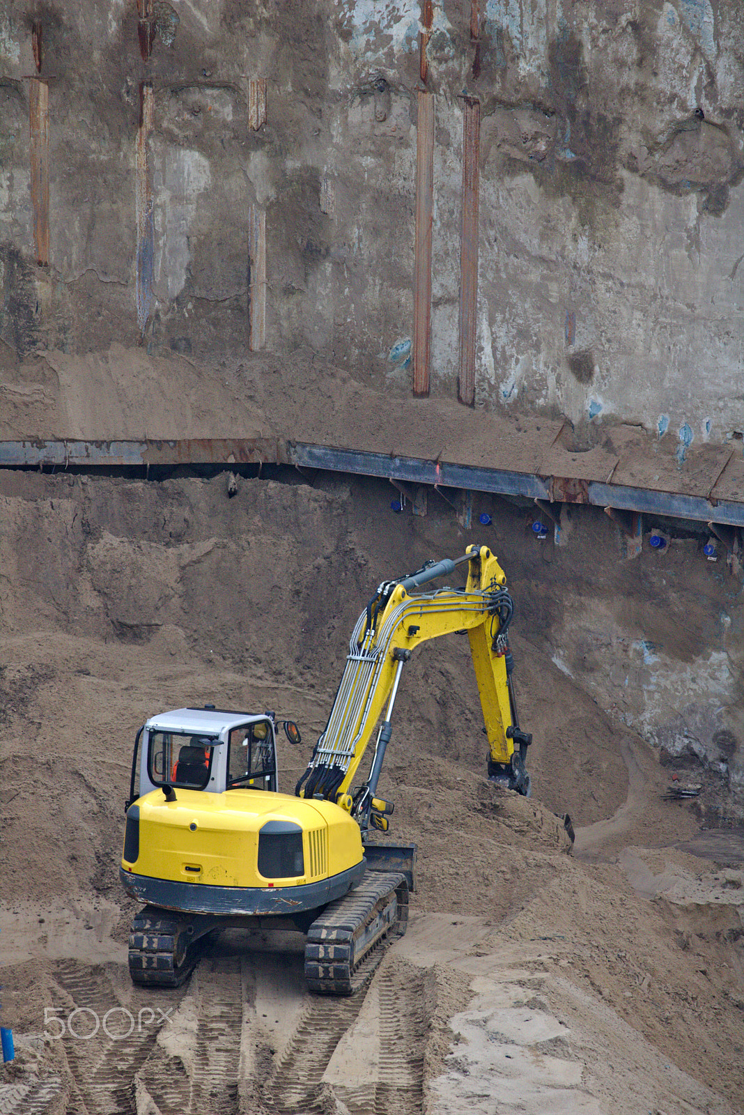 Canon EF-S 55-250mm F4-5.6 IS STM sample photo. Excavator on a construction site photography