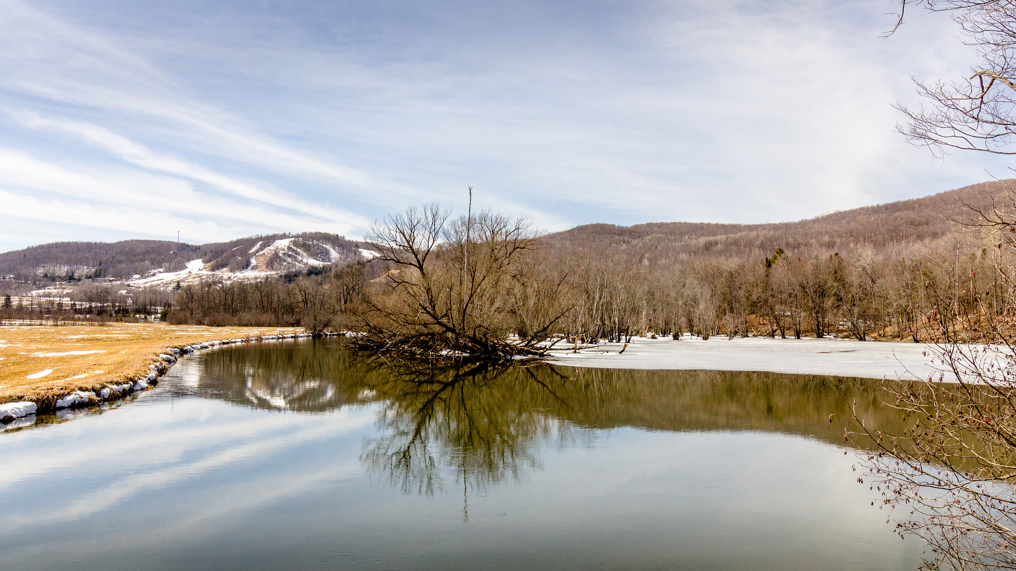 Canon EOS 600D (Rebel EOS T3i / EOS Kiss X5) sample photo. Greeen mountains of quebec photography