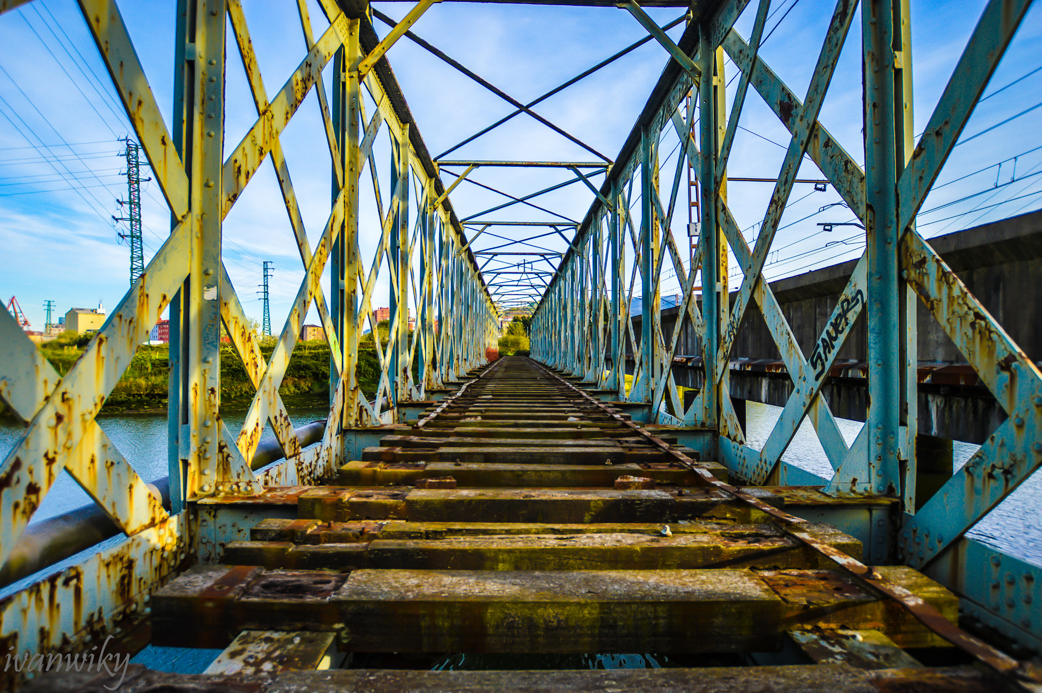 Nikon D3200 + Sigma 10-20mm F3.5 EX DC HSM sample photo. Puente de hierro photography