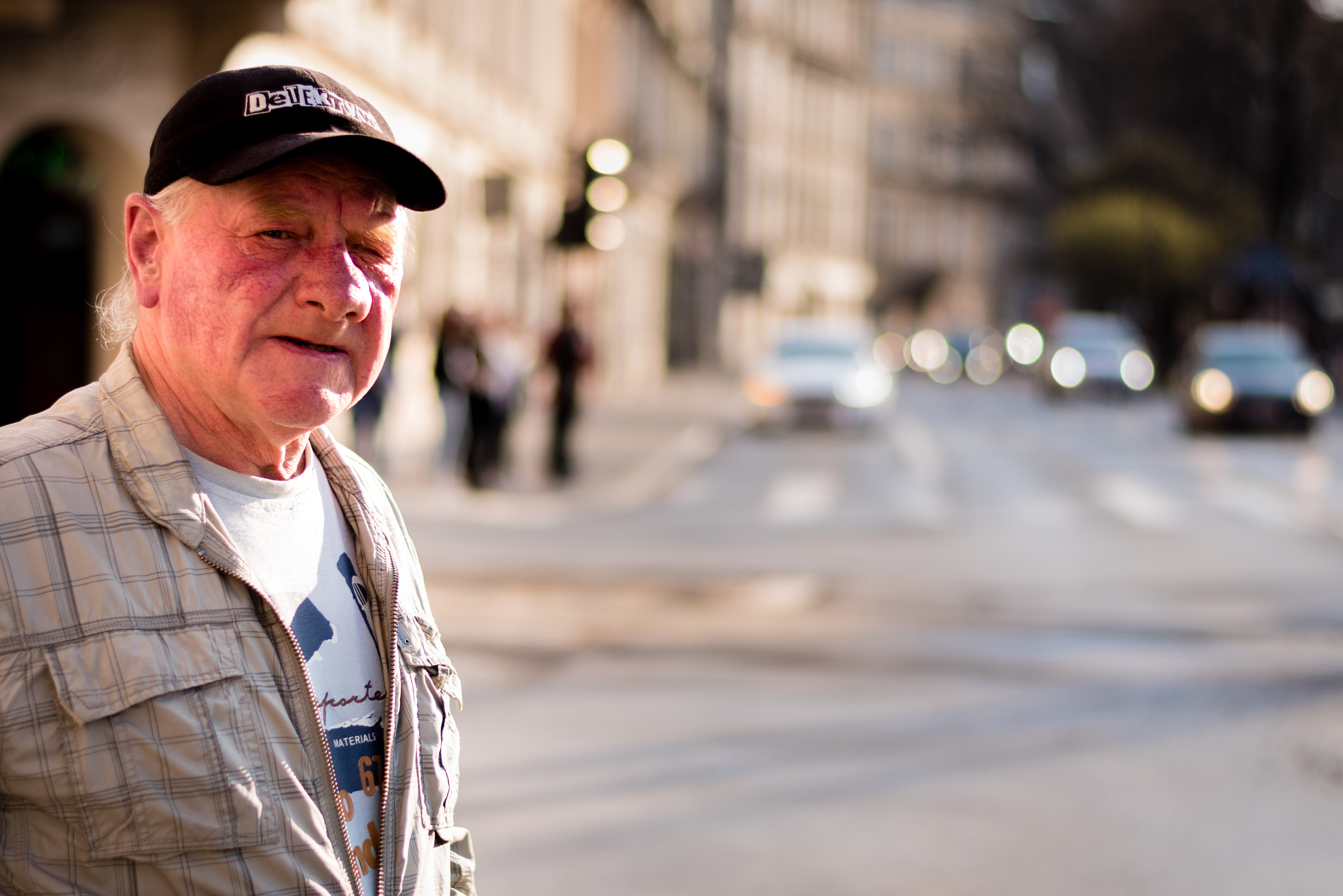 Nikon D5500 + Nikon AF-S Nikkor 50mm F1.8G sample photo. Man on the street photography