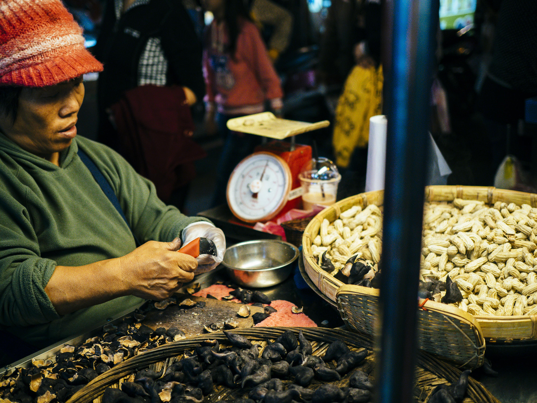 Olympus OM-D E-M1 + Olympus M.Zuiko Digital 25mm F1.8 sample photo. Night market in taipei photography