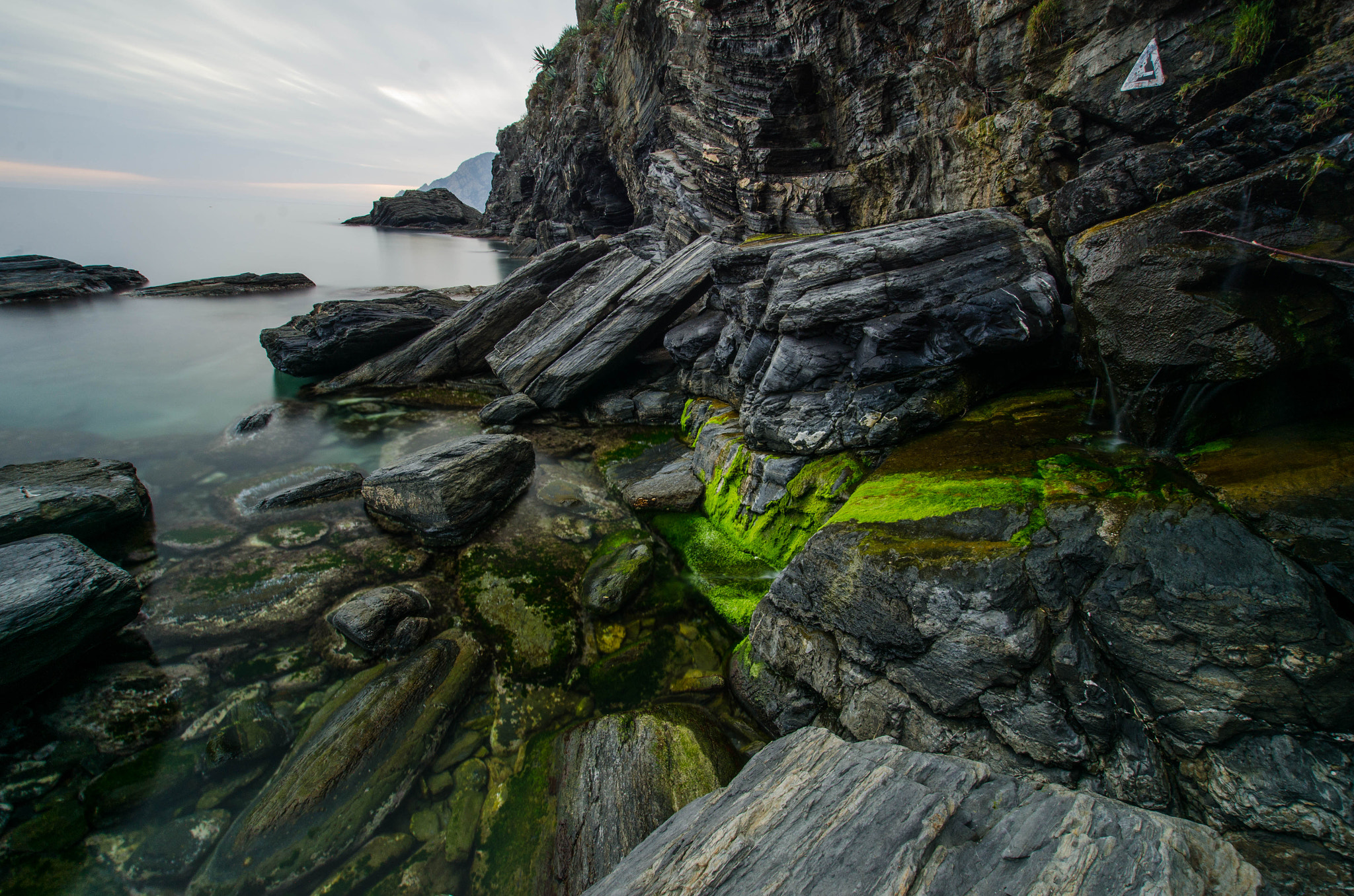 Nikon D7000 + Sigma 10-20mm F3.5 EX DC HSM sample photo. The coast of italy in the town of vernazza, cinque terre. photography