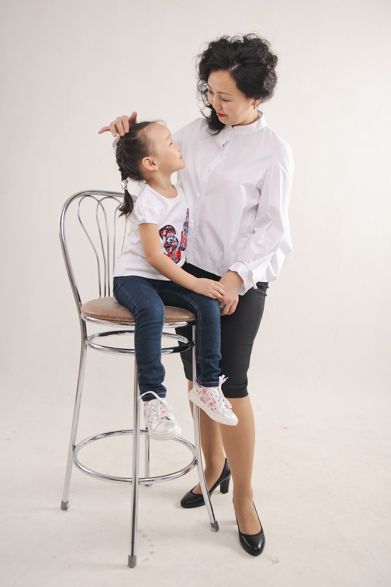 Canon EOS 5D + Canon EF 28-70mm f/3.5-4.5 sample photo. Mother and daughter photography