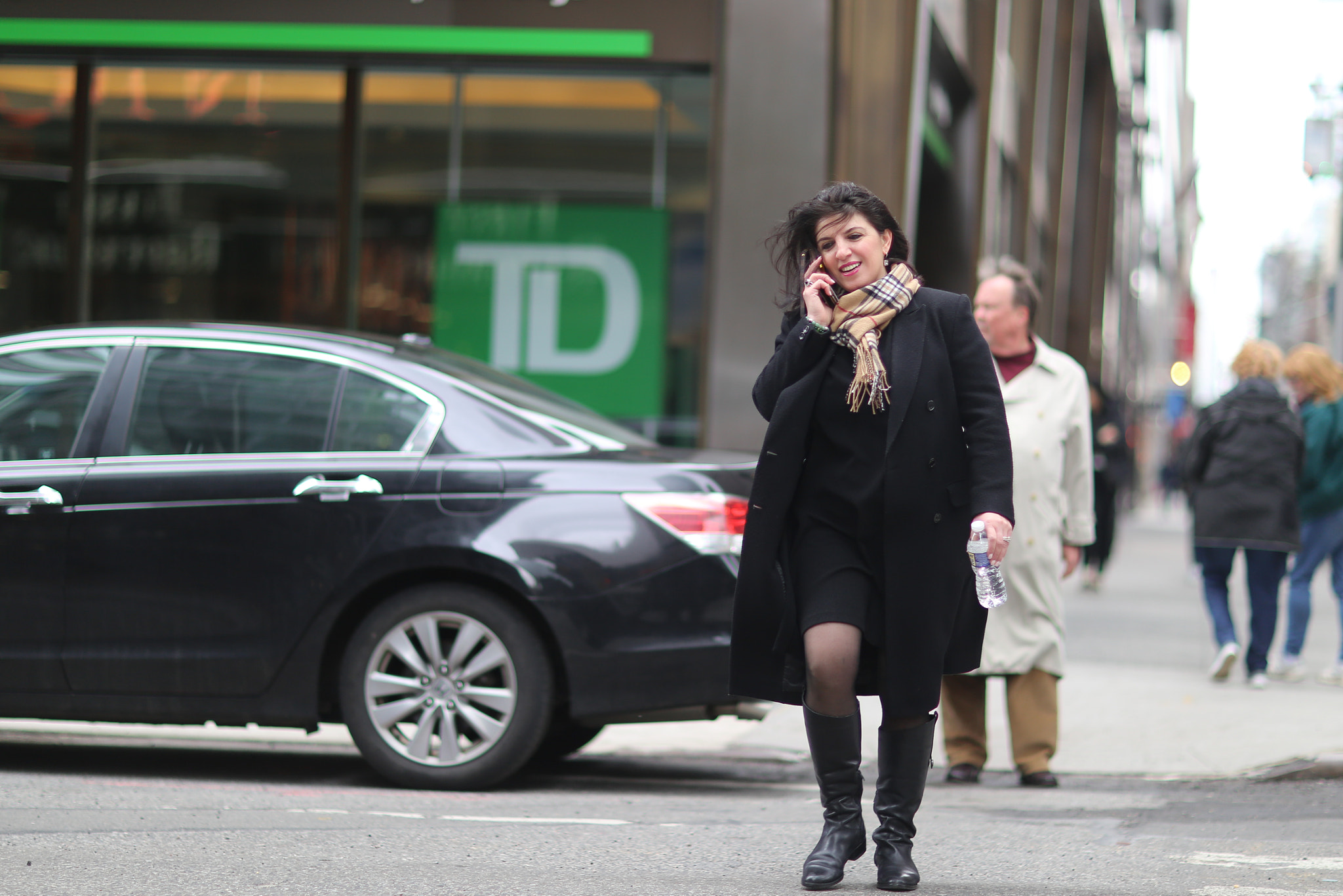 Canon EOS 6D sample photo. Crossing the street photography