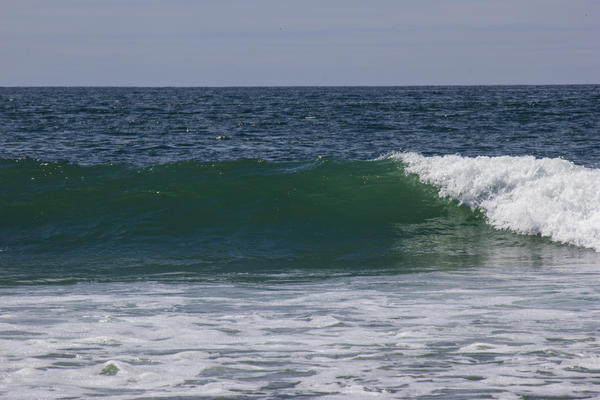 Canon EOS 550D (EOS Rebel T2i / EOS Kiss X4) sample photo. Wave breaking in the ocean photography