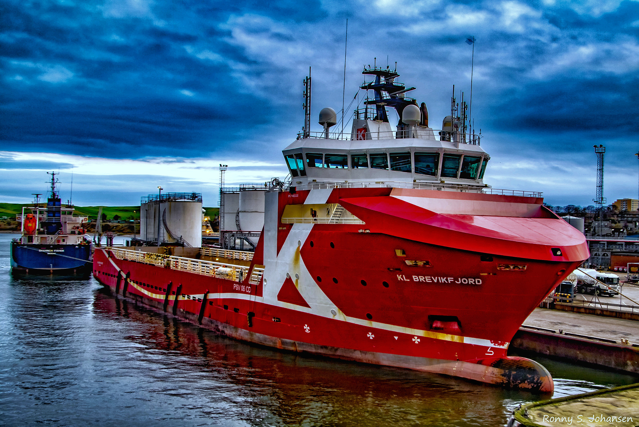 Canon EOS 750D (EOS Rebel T6i / EOS Kiss X8i) sample photo. Kl breivikfjord om aberdeen harbour scotland  photography