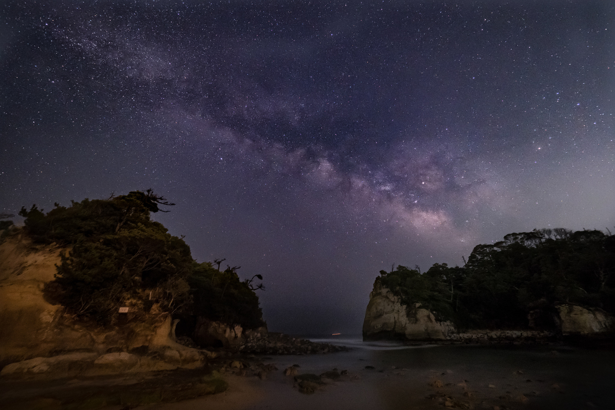 Olympus M.Zuiko Digital ED 7-14mm F2.8 PRO sample photo. Night seaside and milky way photography