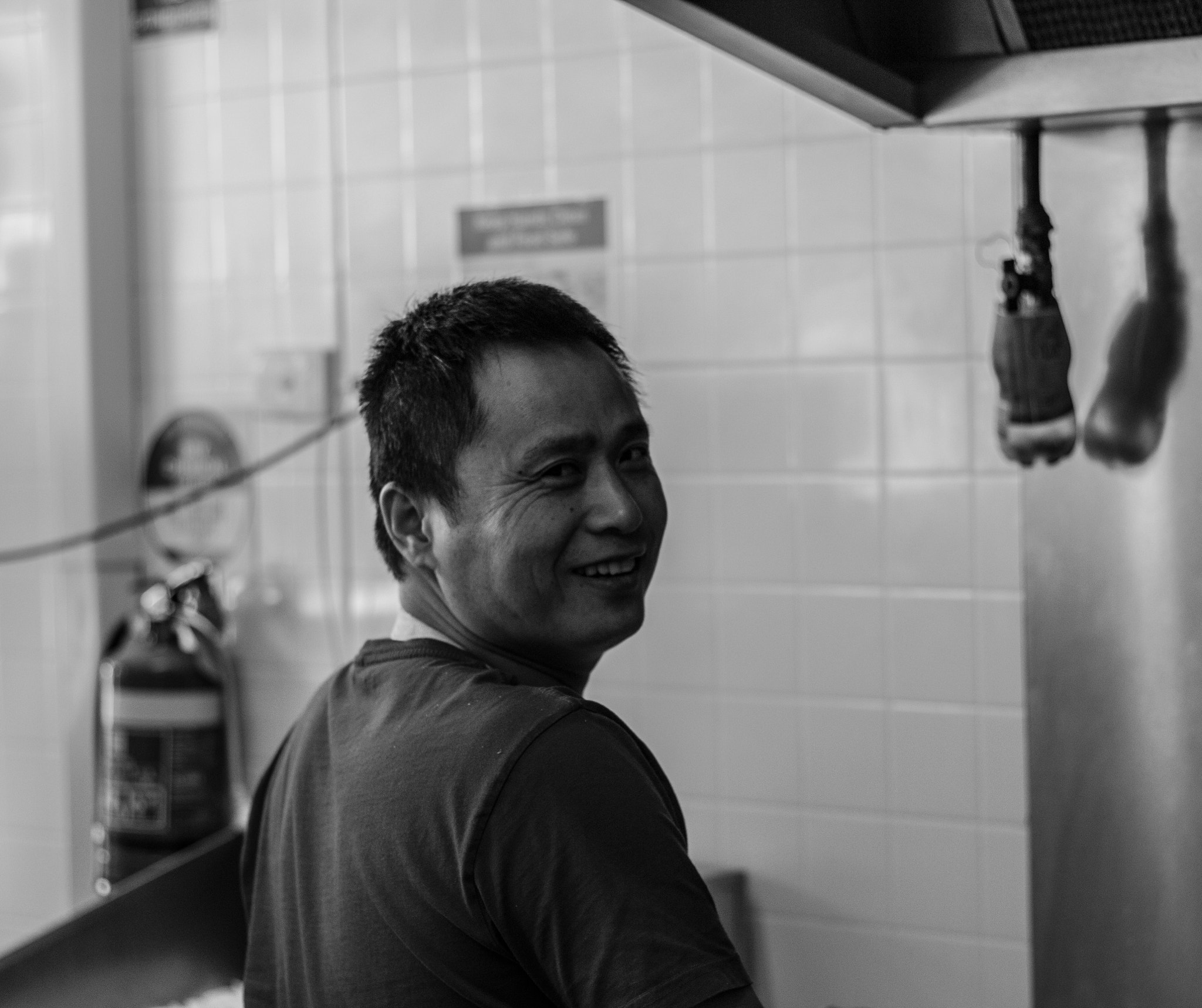 Canon EOS 550D (EOS Rebel T2i / EOS Kiss X4) + Canon EF 50mm F1.8 STM sample photo. Fish and chip shop photography