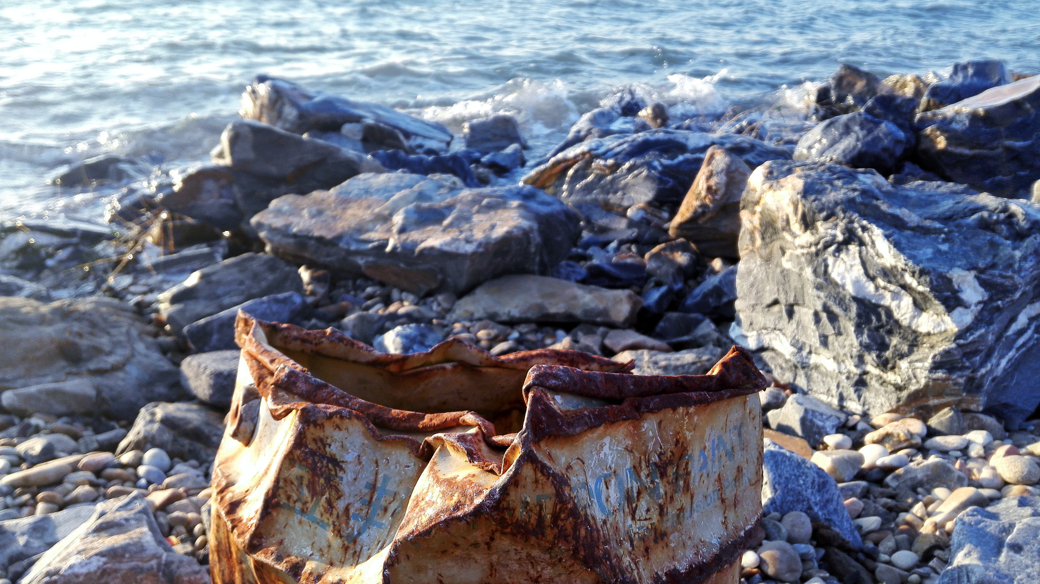 HUAWEI Mate 7 sample photo. Paint bucket. photography