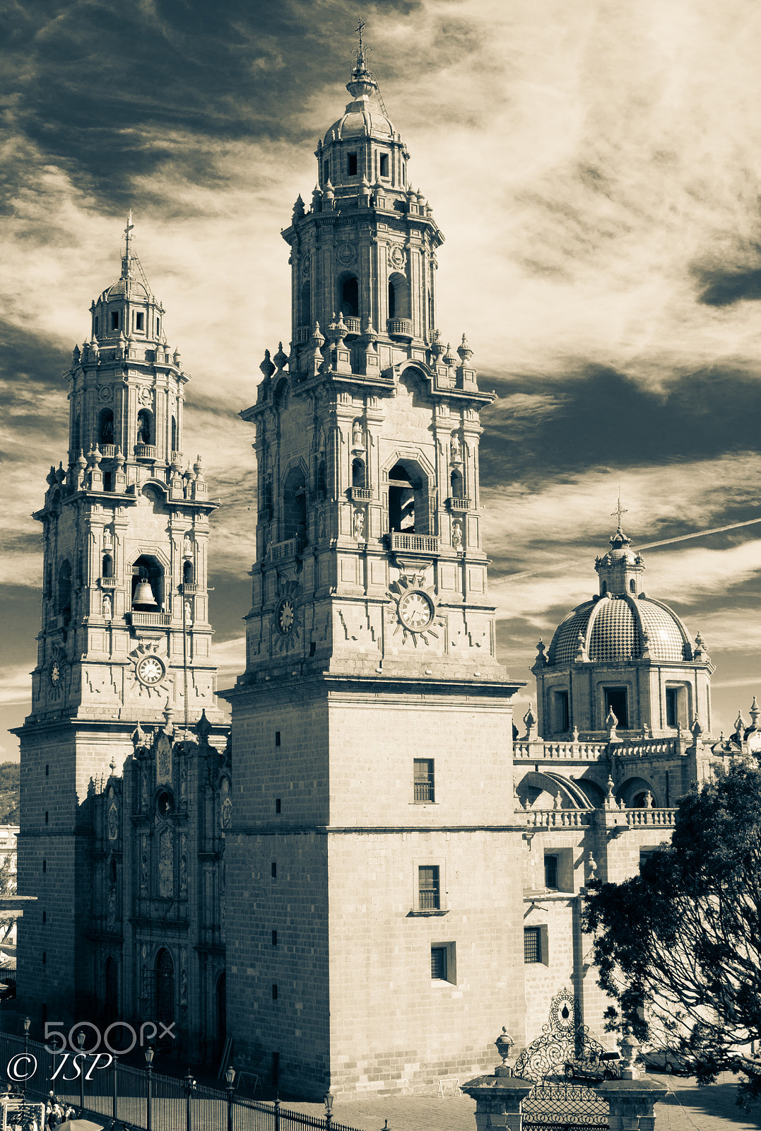 Nikon D90 + Nikon AF-S DX Nikkor 35mm F1.8G sample photo. Morelia photography