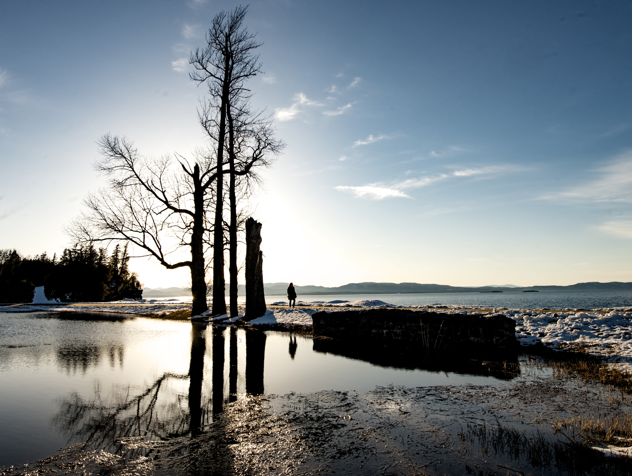 Nikon AF-S Nikkor 14-24mm F2.8G ED sample photo. Distant walker photography
