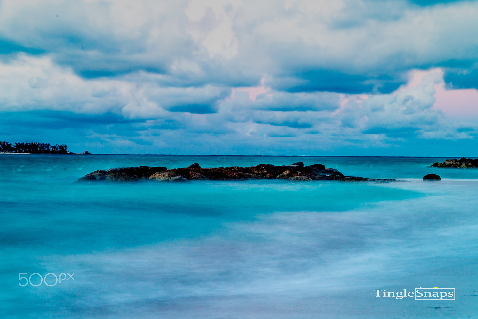 Sigma 24-70mm F2.8 EX DG HSM sample photo. Misty water in nassau photography