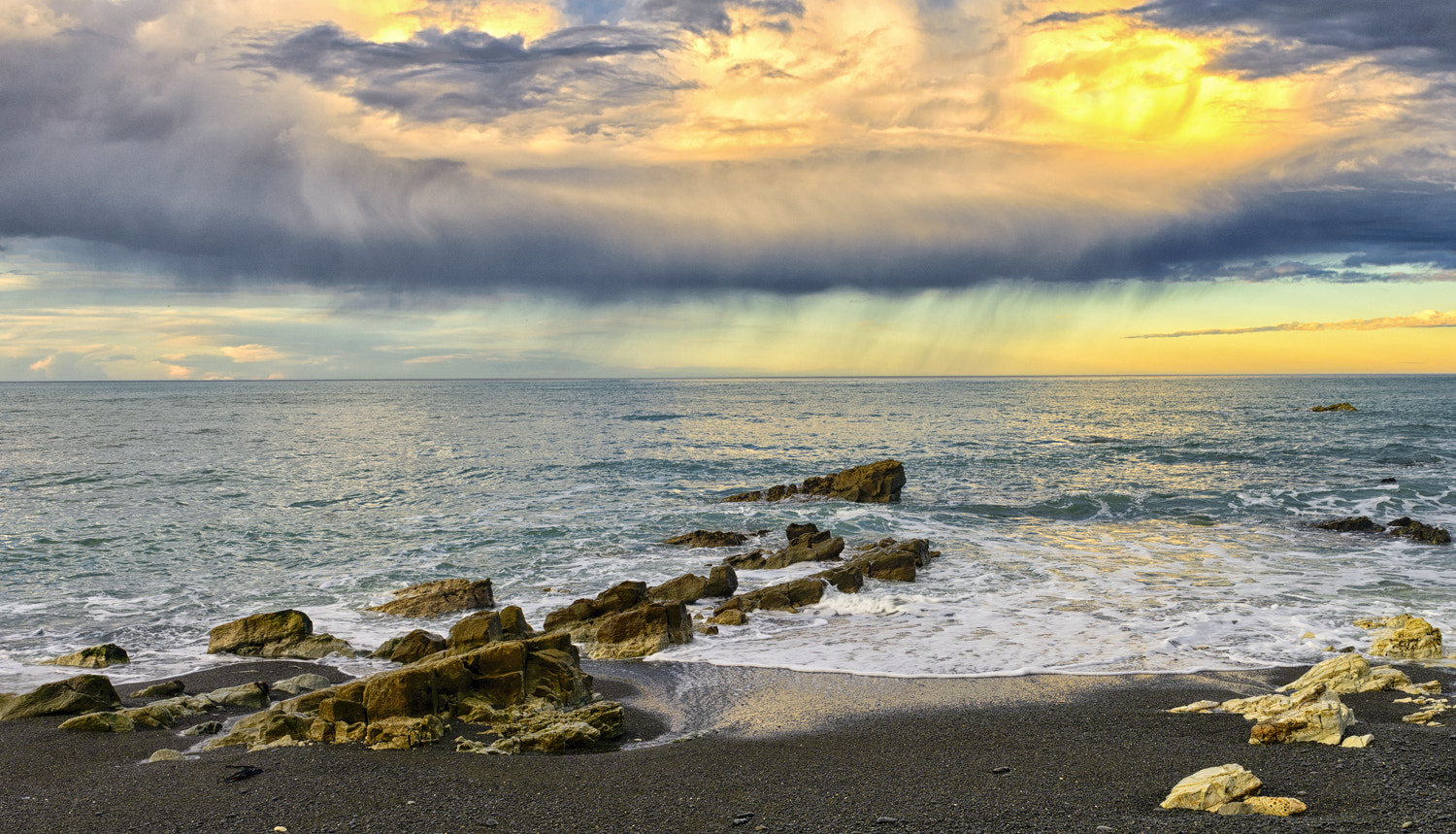 Nikon AF-S Nikkor 24-70mm F2.8G ED sample photo. Kaikoura coast photography