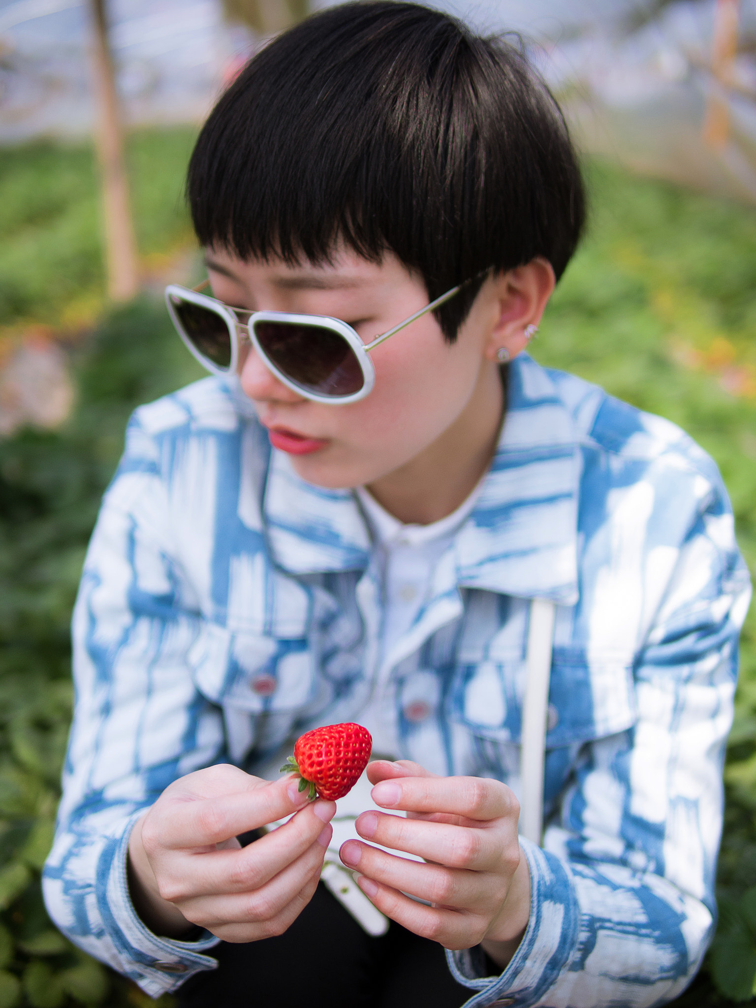 Olympus PEN E-PL7 sample photo. Strawberries girl photography