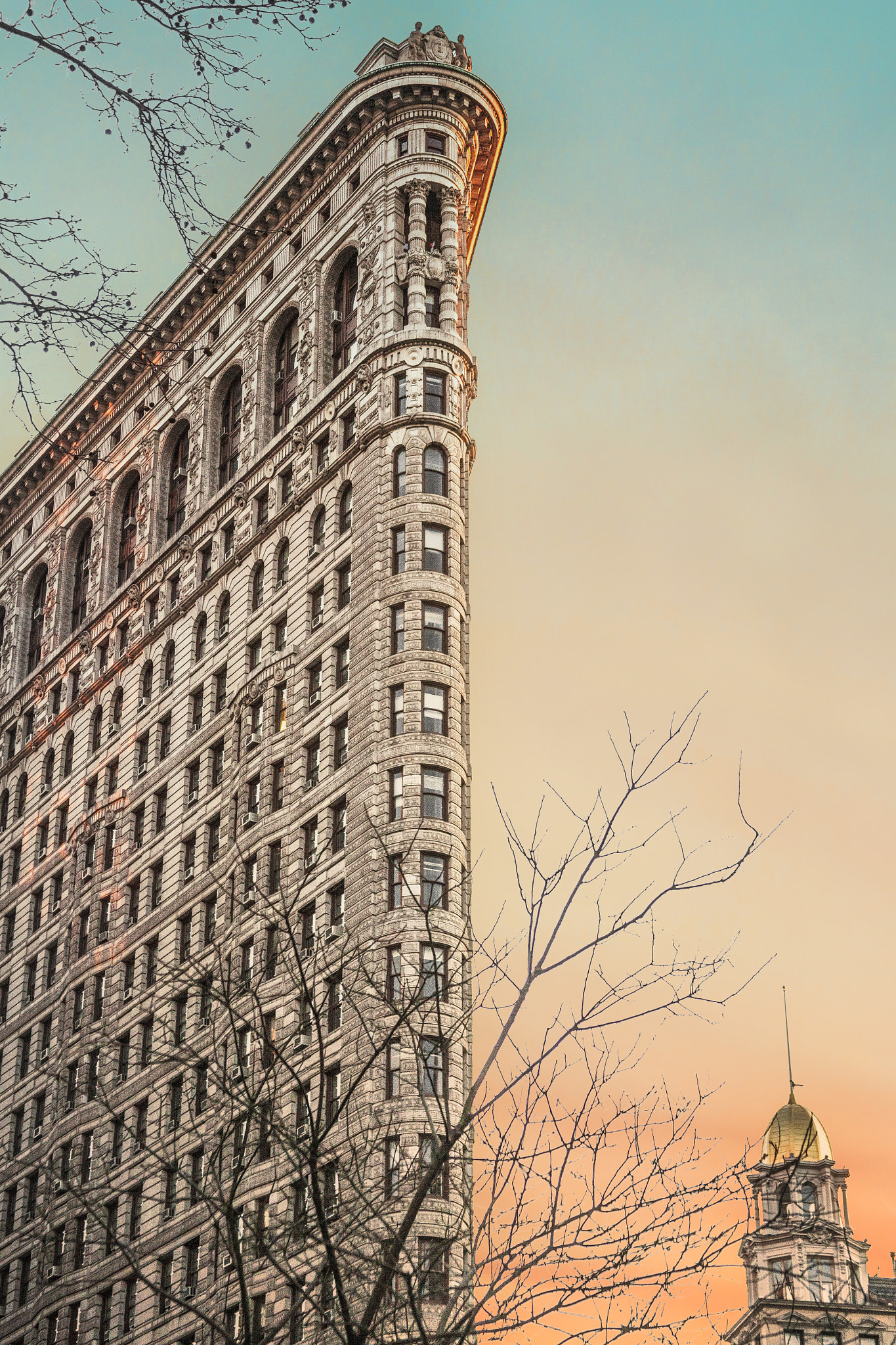 Canon EF 28-135mm F3.5-5.6 IS USM sample photo. Flatiron at sunset photography