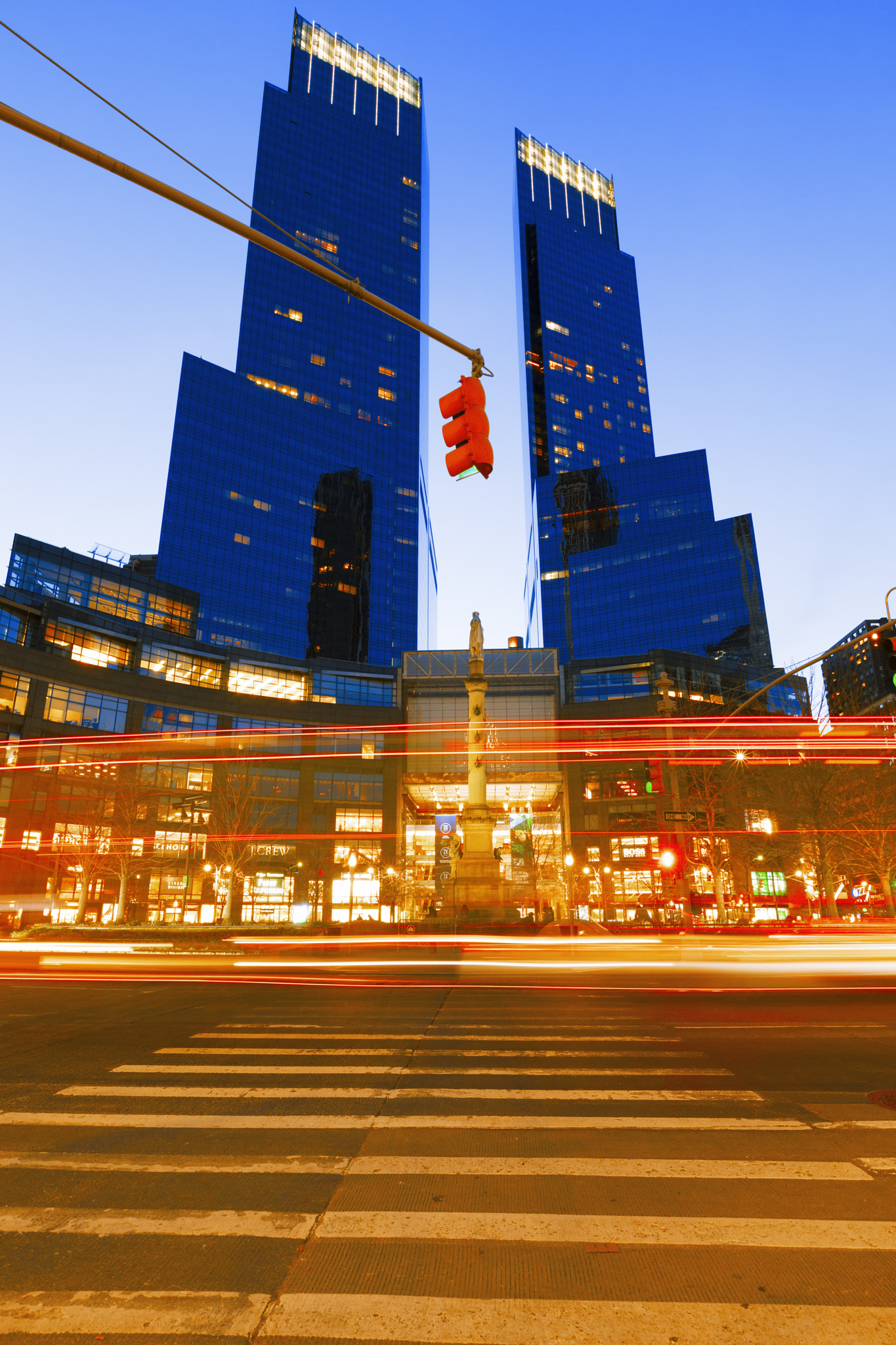 Canon EOS 5D Mark IV sample photo. Time warner center viewed from columbus circle. photography