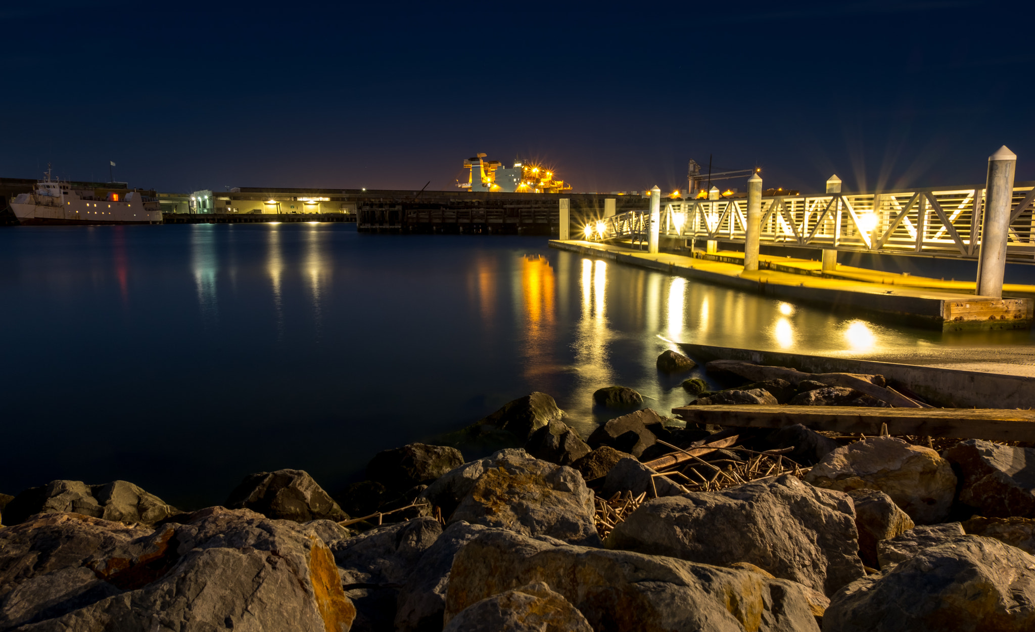 Fujifilm X-T20 + Fujifilm XC 16-50mm F3.5-5.6 OIS II sample photo. Long exposure in the bay photography