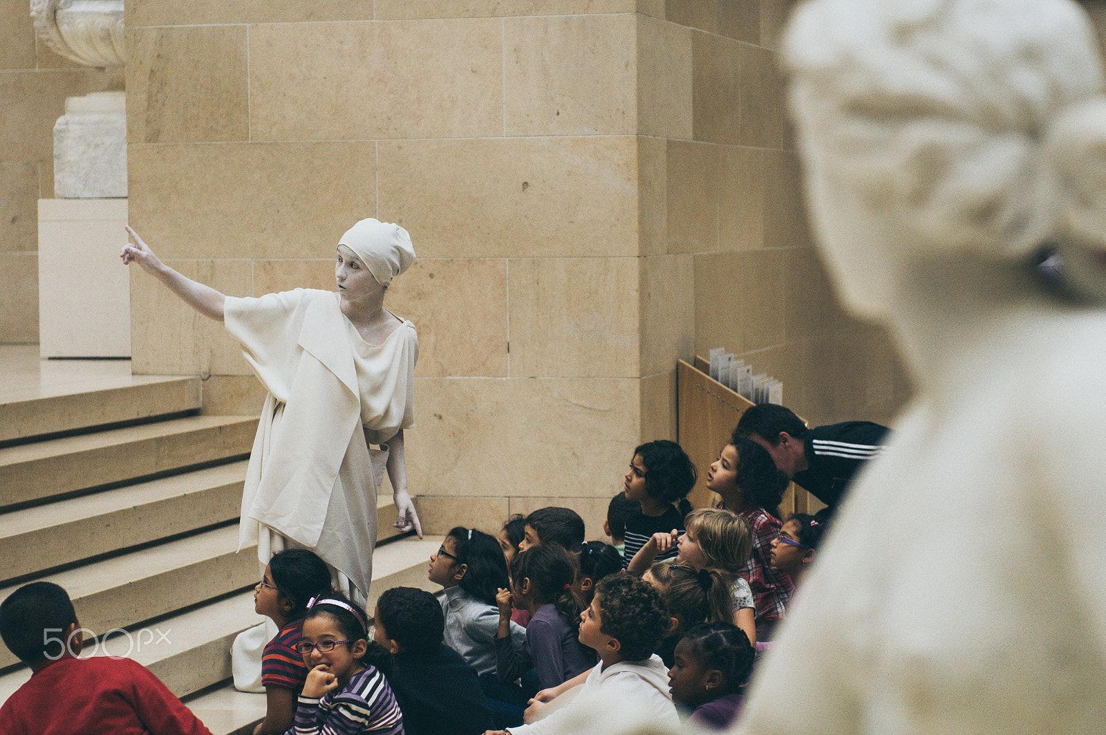Nikon AF-S Nikkor 24-70mm F2.8G ED sample photo. Art history class at louvre photography