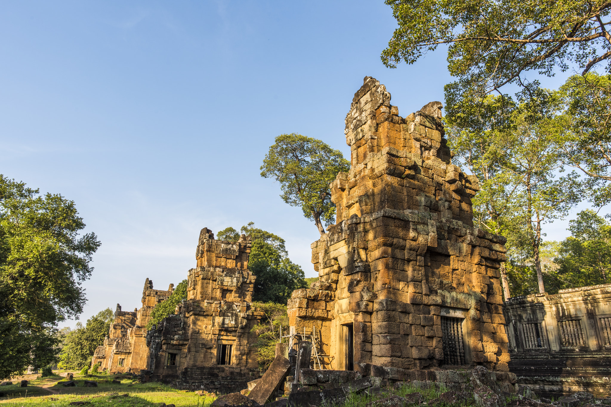 Nikon D810 sample photo. Smile of angkot wat photography