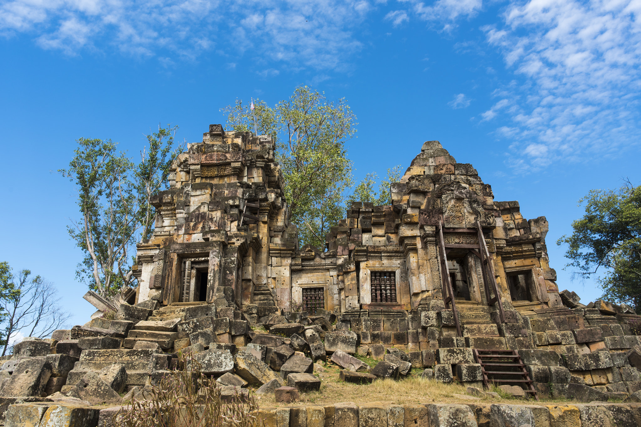 Nikon D810 sample photo. Smile of angkot wat photography