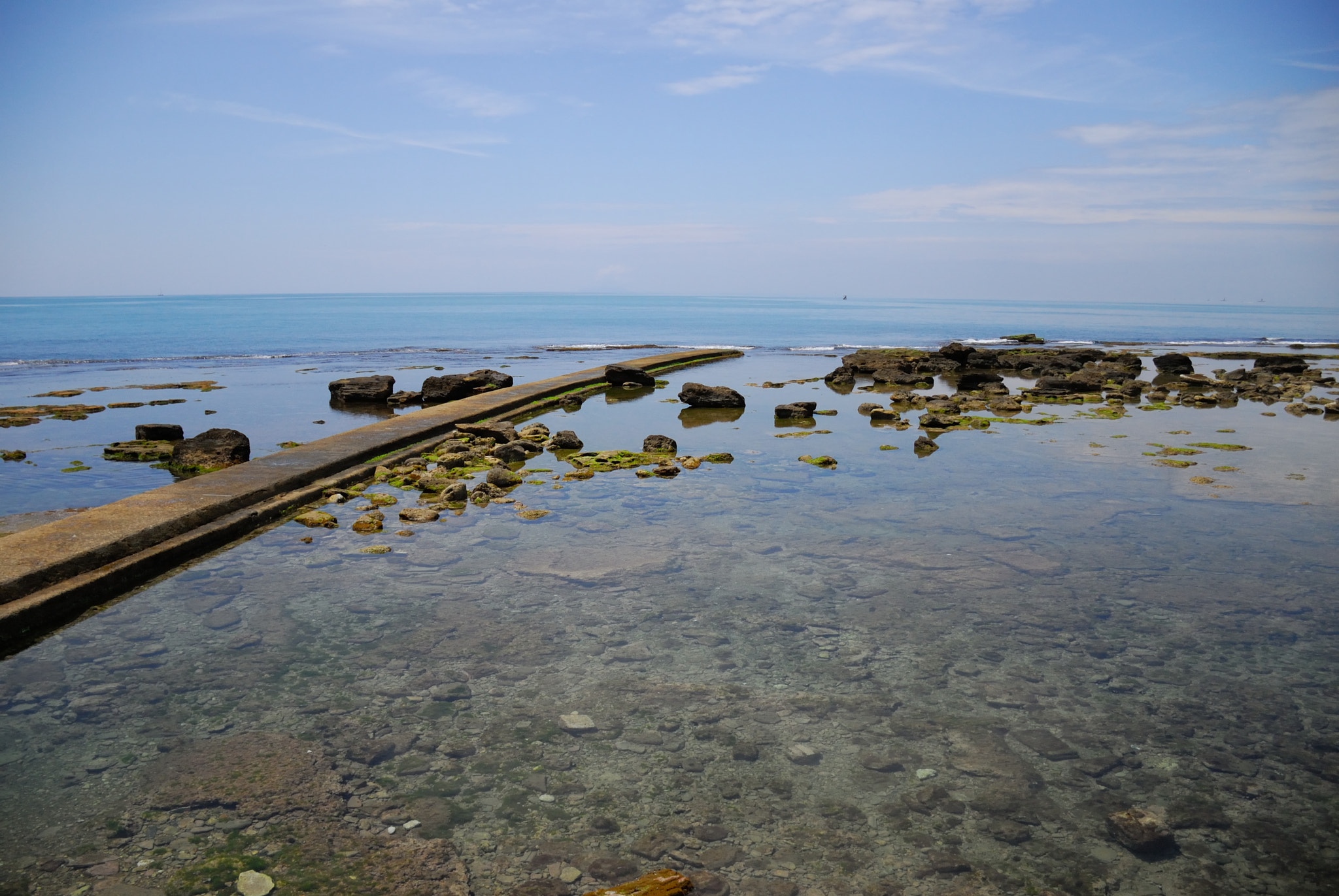 Nikon D200 sample photo. Clear water, blue sky photography