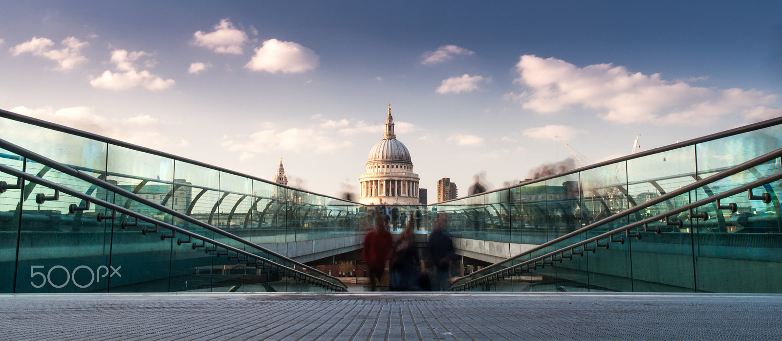 Nikon D90 sample photo. Pedestrians on london's millennium bridge photography
