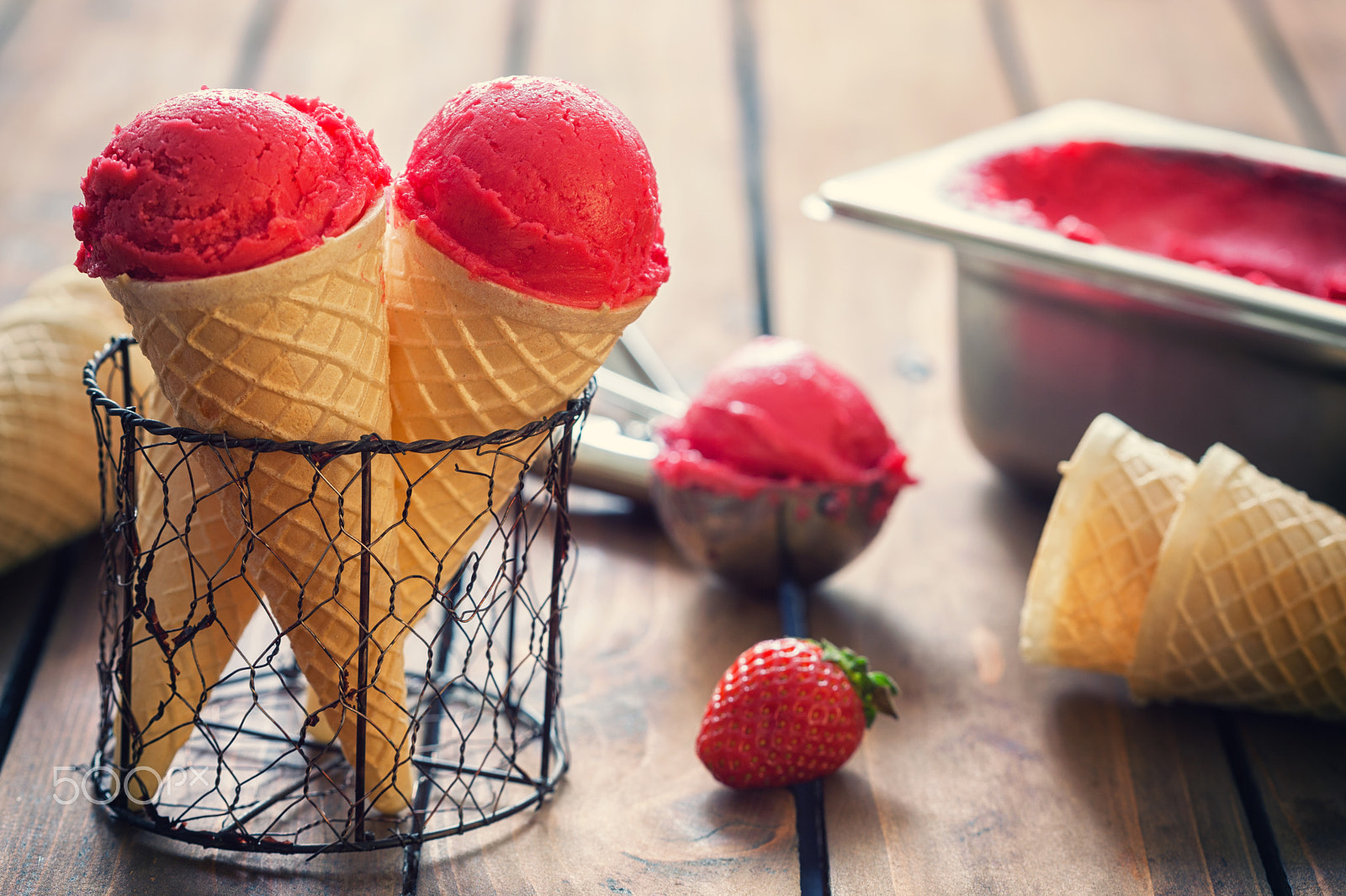Canon EF 100mm F2.8 Macro USM sample photo. Strawberry ice cream photography