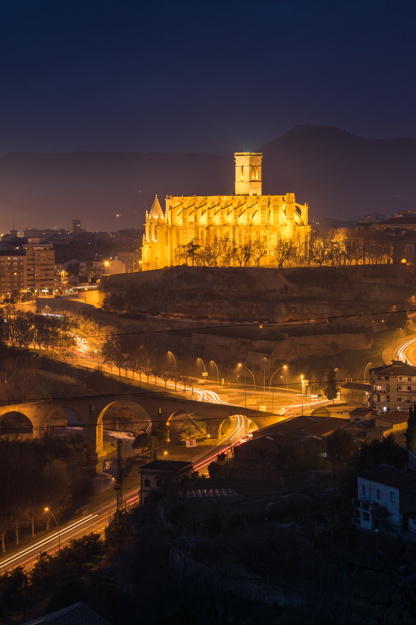 Nikon D5300 + Sigma 18-200mm F3.5-6.3 II DC OS HSM sample photo. La seu, manresa photography