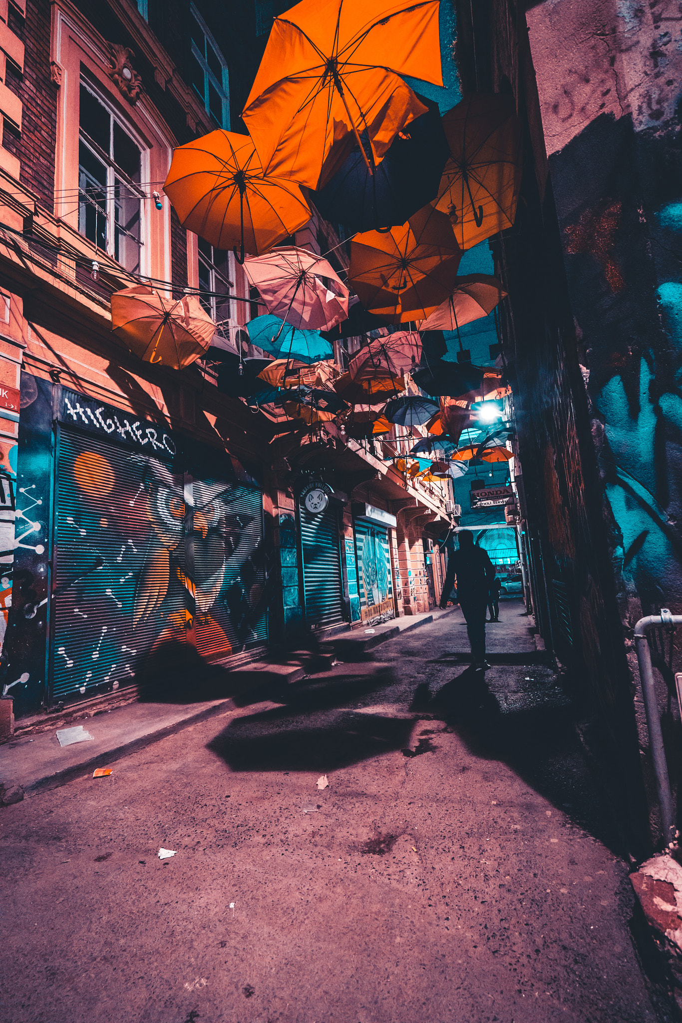 Sony a7R II + Sony Vario-Tessar T* FE 16-35mm F4 ZA OSS sample photo. Night street photography