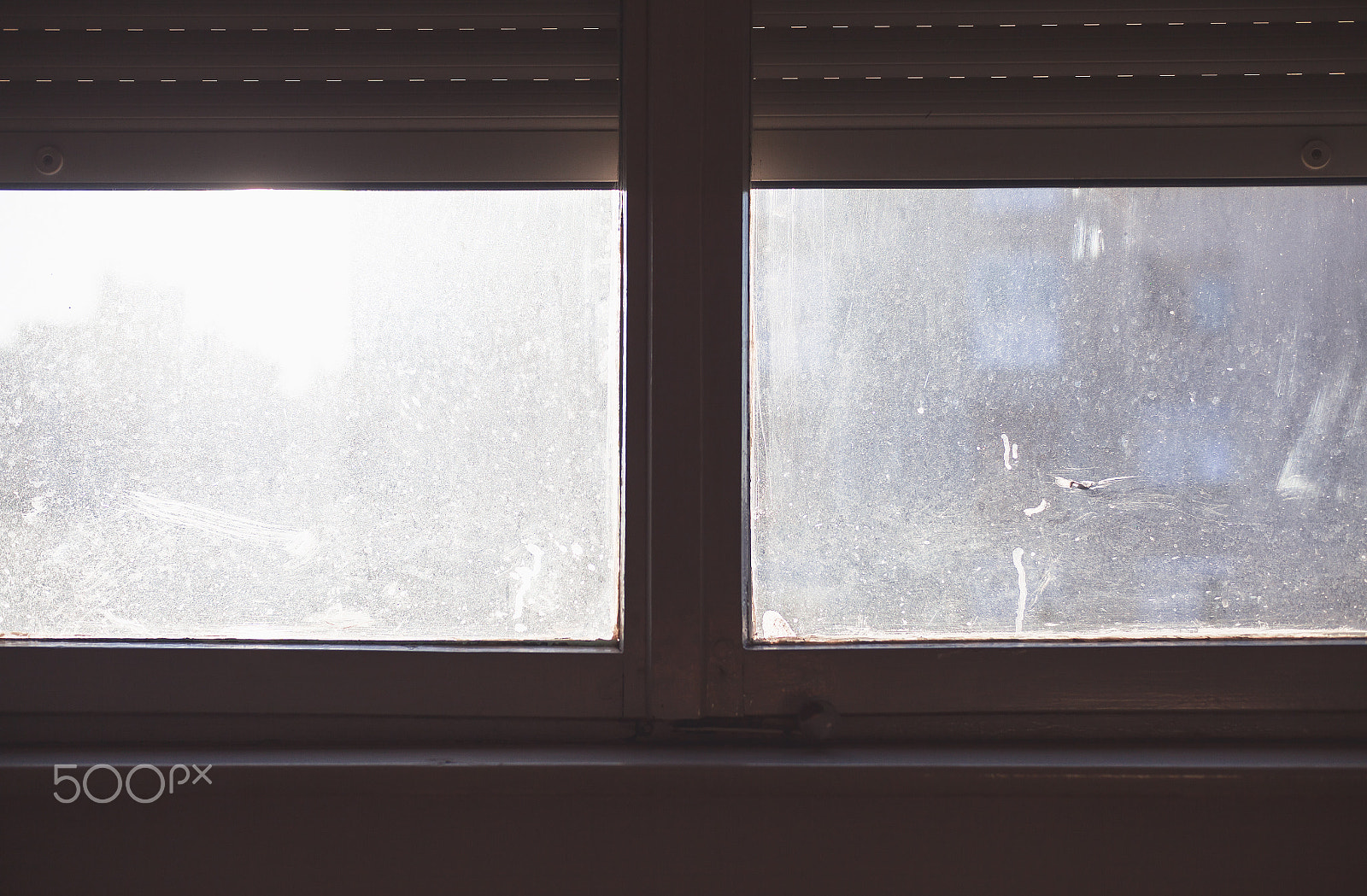 Canon EOS 5D Mark II + Canon EF 35-80mm f/4-5.6 sample photo. Dirty and shinny windows photography
