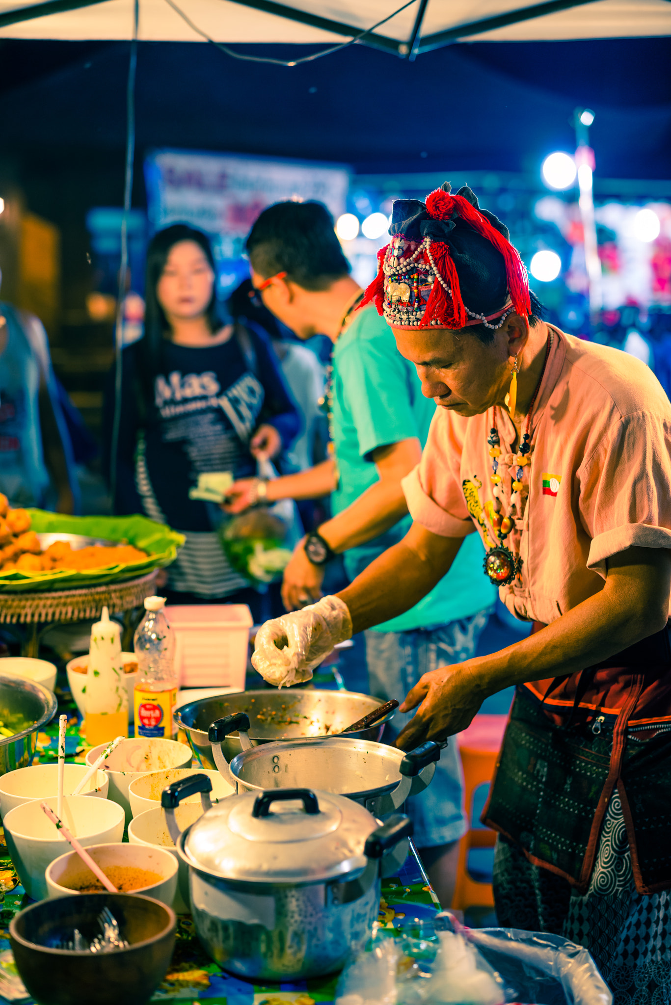 Nikon D800 sample photo. Chaing mai walking st street food man photography