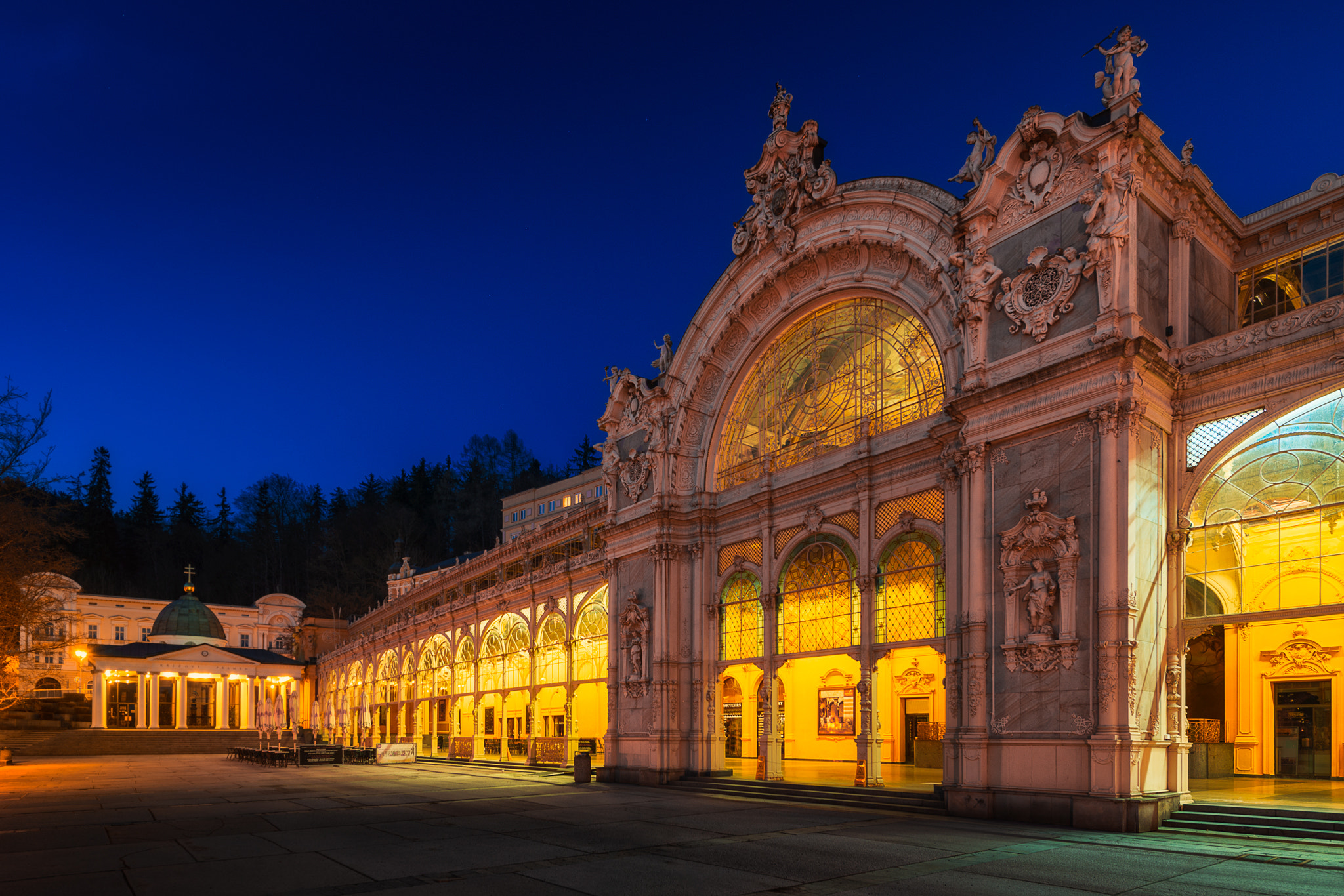 Nikon AF-S Nikkor 14-24mm F2.8G ED sample photo. Marianske lazne: colonnade at night photography