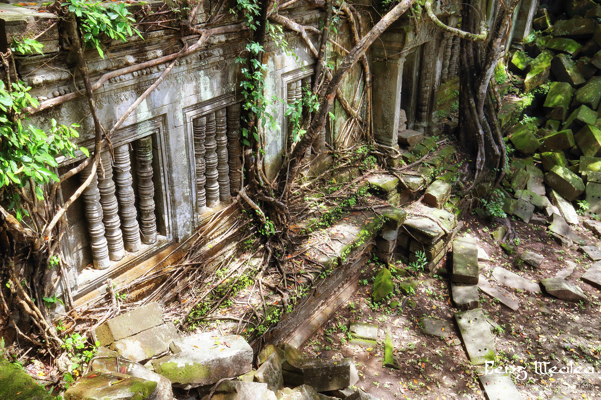 Canon EF 16-35mm F4L IS USM sample photo. Windows in ruins@beng mealea photography