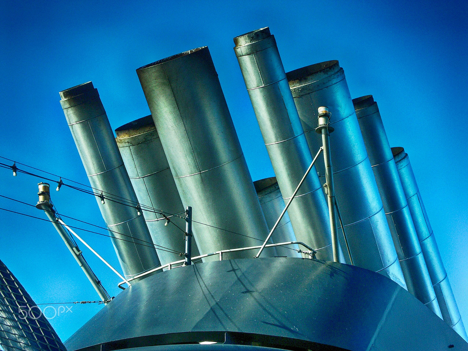 KONICA MINOLTA DiMAGE A1 sample photo. Msc musica ship chimneys photography