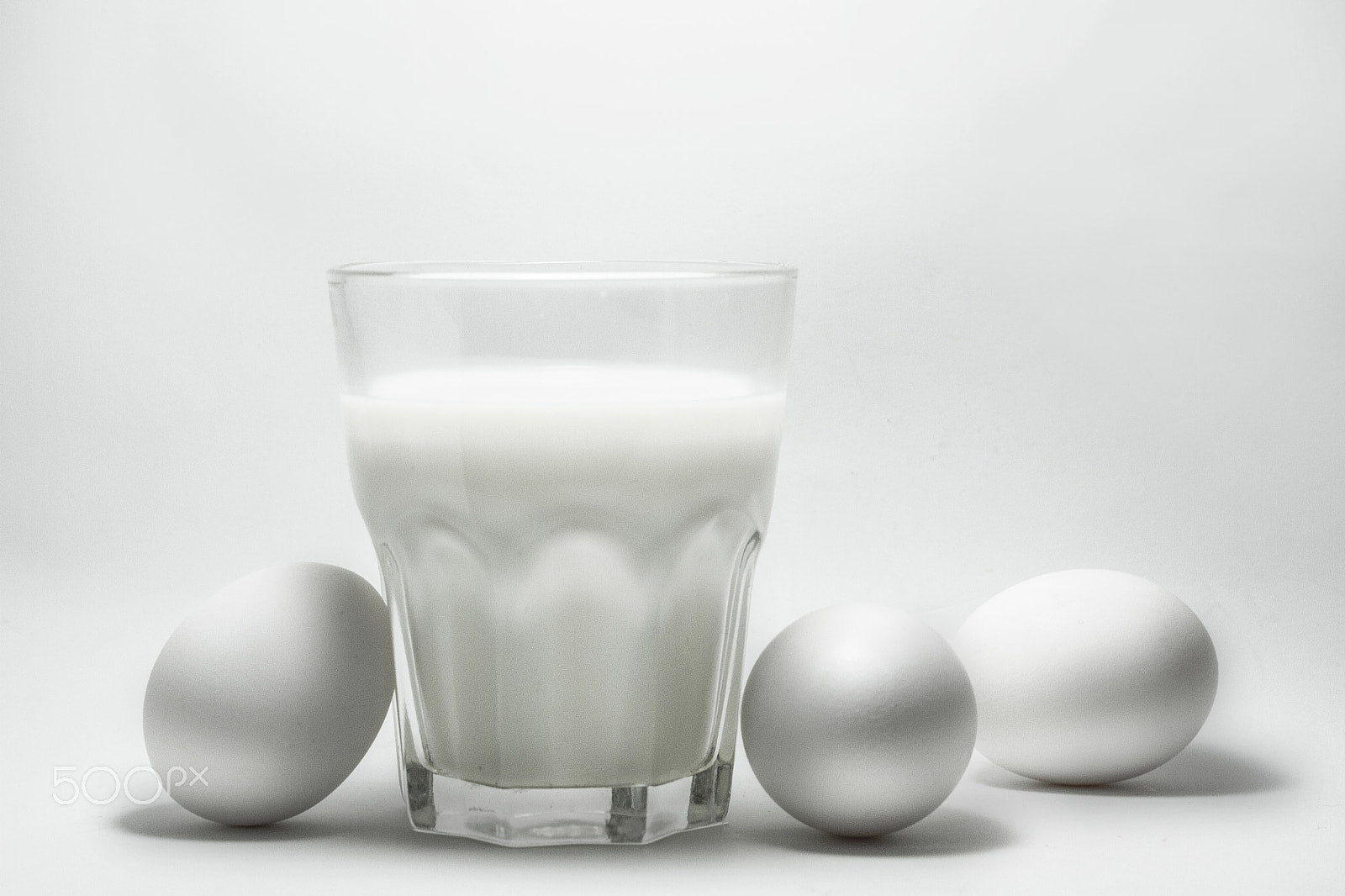 Canon EOS 7D + Canon EF 50mm F1.8 STM sample photo. Milk in a glass jar and eggs photography