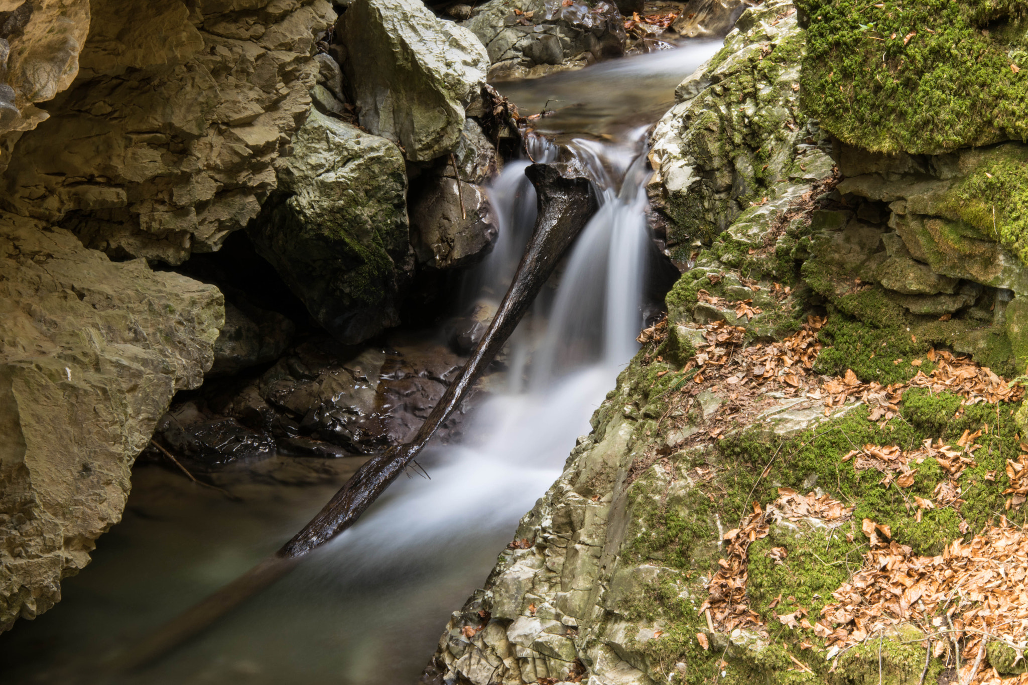 AF Nikkor 70-210mm f/4-5.6 sample photo. Waterfall photography