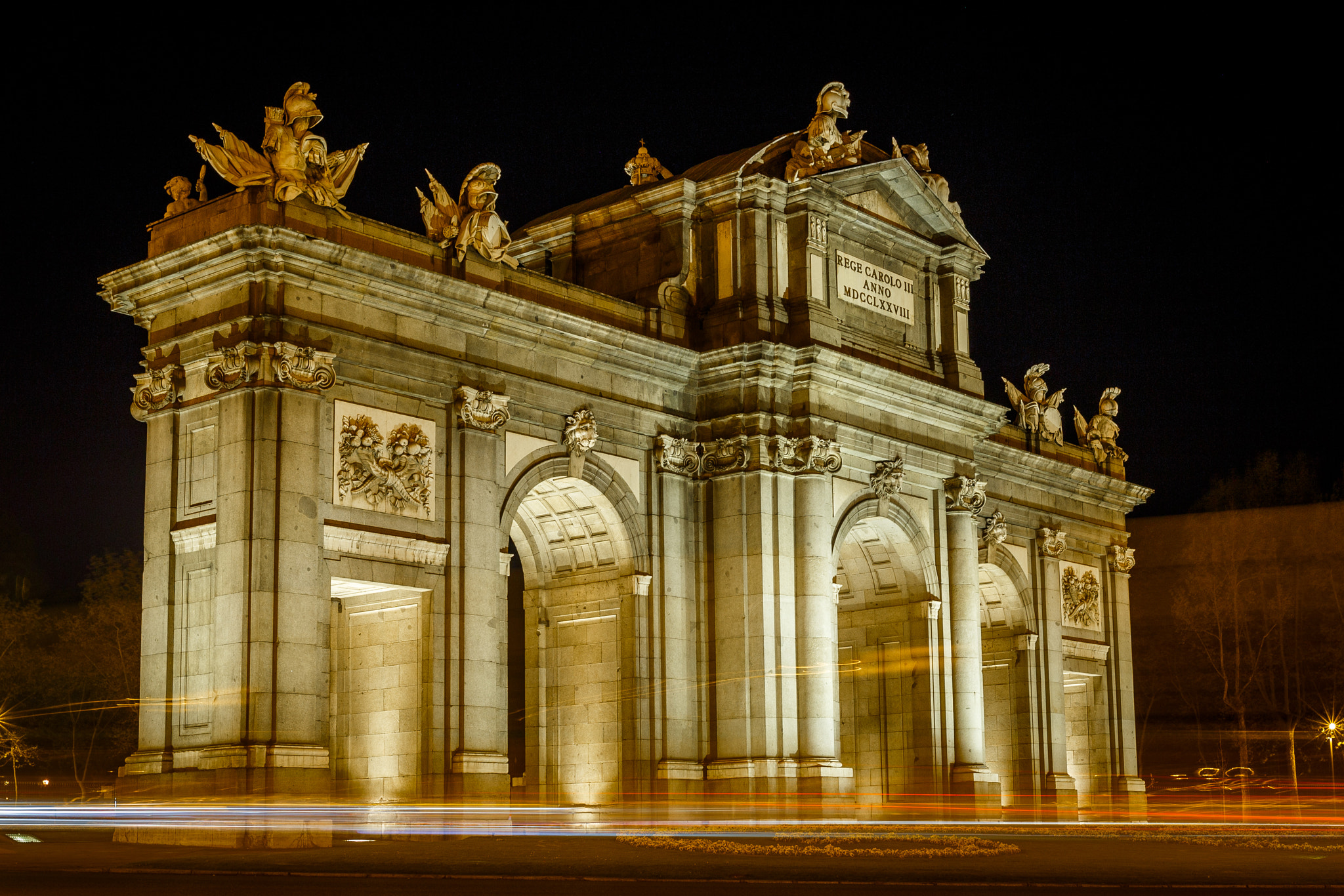 Canon EF 16-35mm F2.8L II USM sample photo. Puerta de alcalá photography