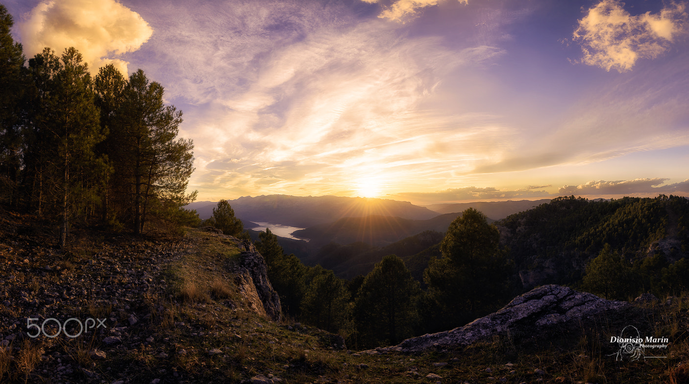 Nikon AF-S Nikkor 16-35mm F4G ED VR sample photo. Atardecer mirando al pantano del tranco photography