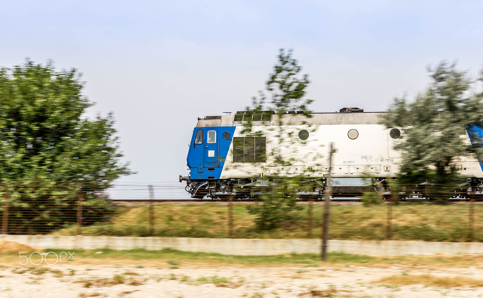 Tamron SP AF 17-50mm F2.8 XR Di II LD Aspherical (IF) sample photo. Locomotion photography
