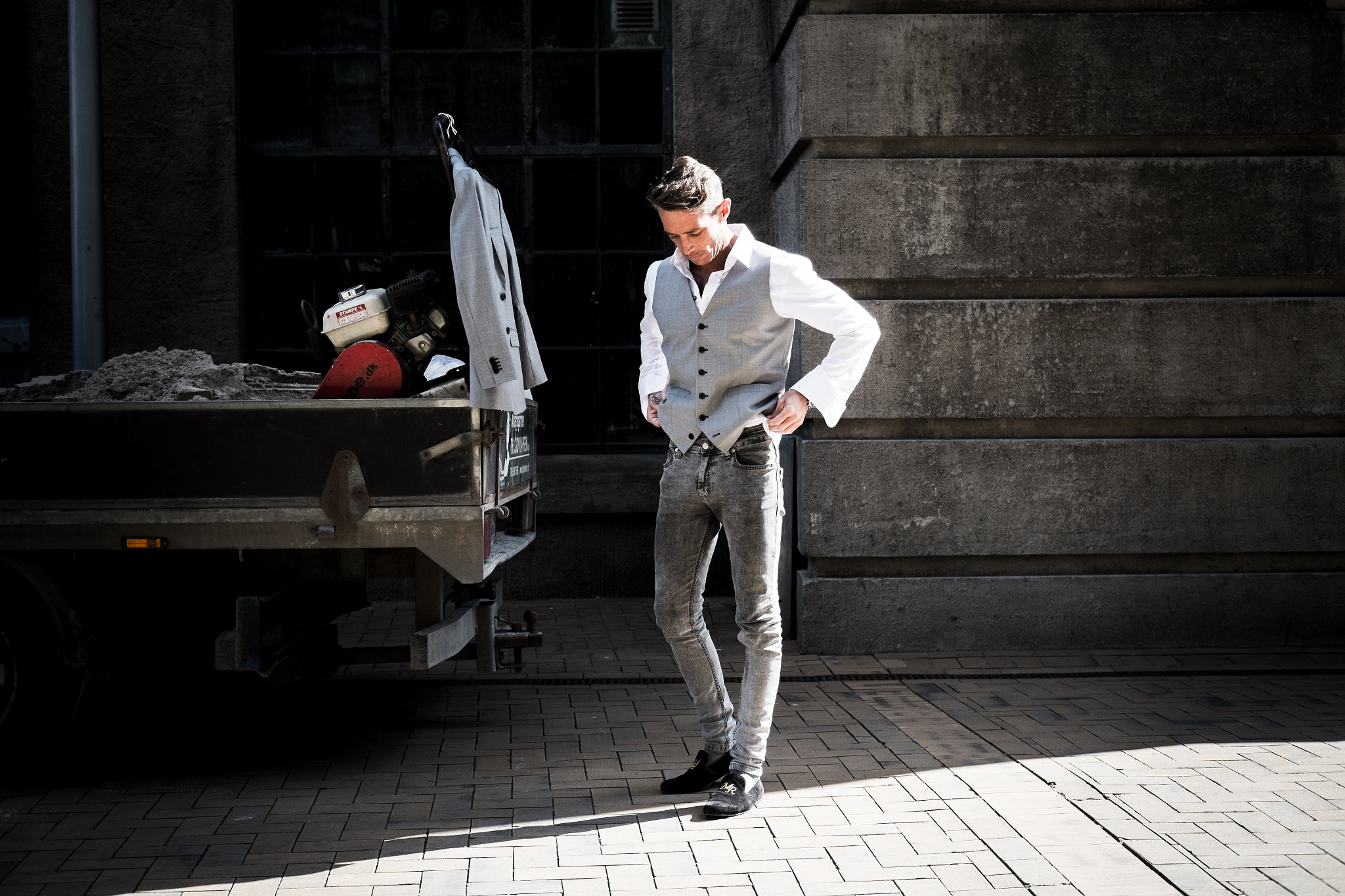 Fujifilm X-Pro1 sample photo. Suit in street photography