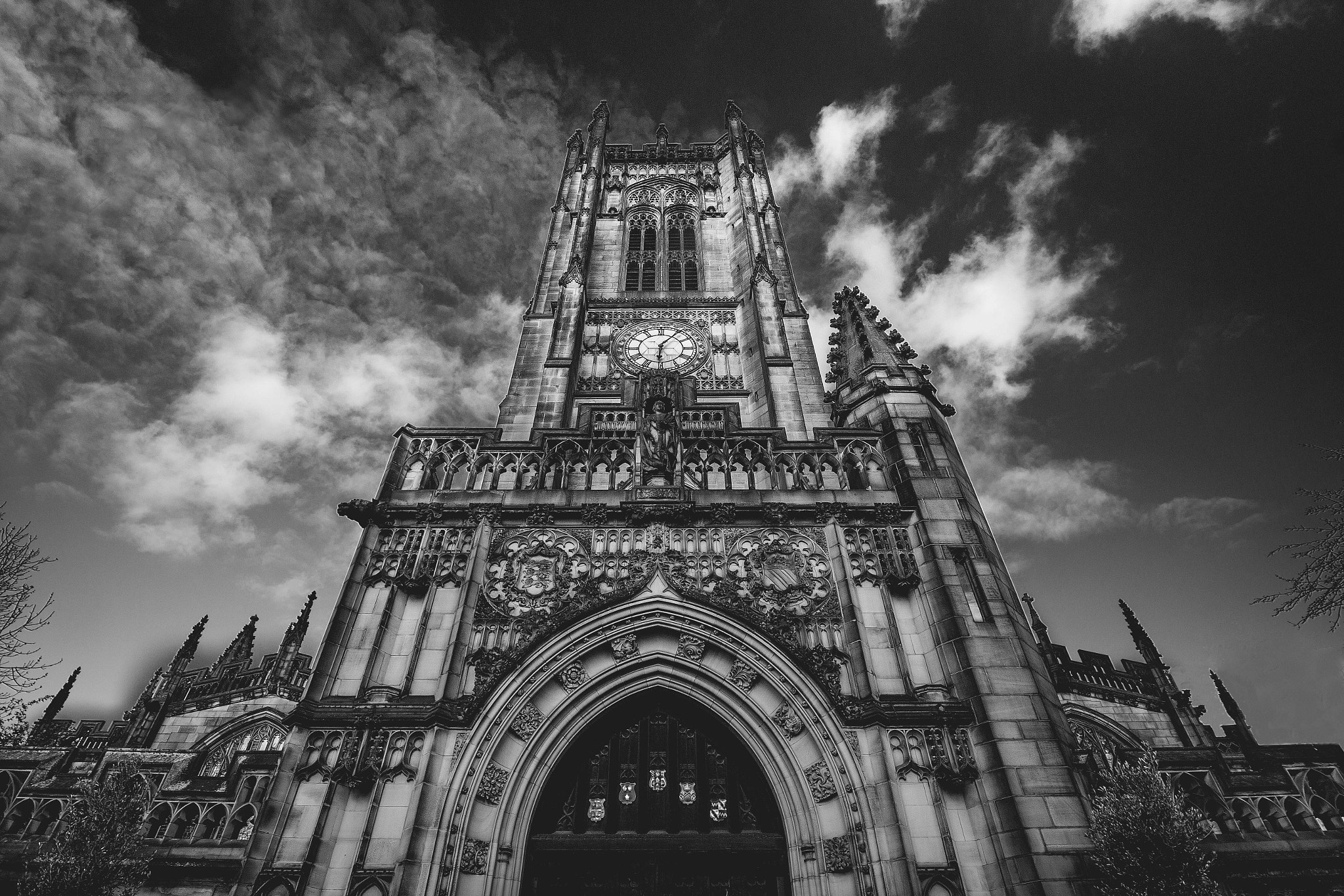 Canon EOS 600D (Rebel EOS T3i / EOS Kiss X5) + Tokina AT-X Pro 11-16mm F2.8 DX sample photo. Manchester cathedral photography