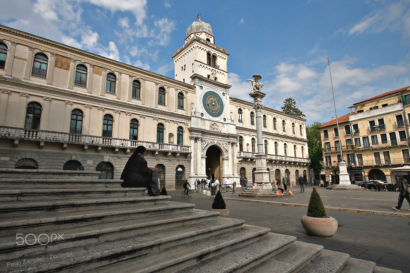 Canon EOS 450D (EOS Rebel XSi / EOS Kiss X2) + Sigma 10-20mm F4-5.6 EX DC HSM sample photo. Padova - piazza dei signori. photography