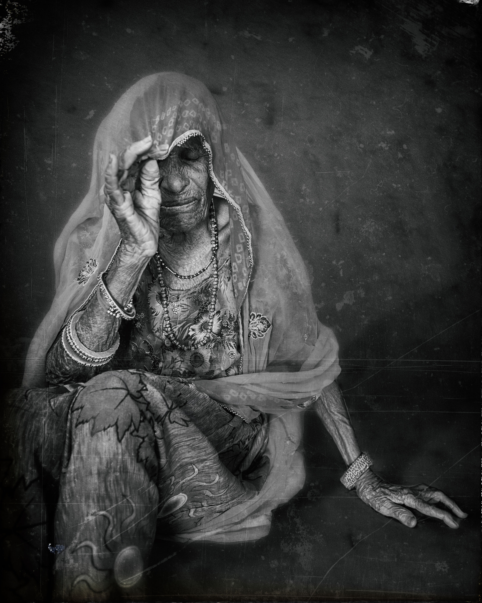 Nikon AF-S Nikkor 24-70mm F2.8G ED sample photo. Old indian women photography