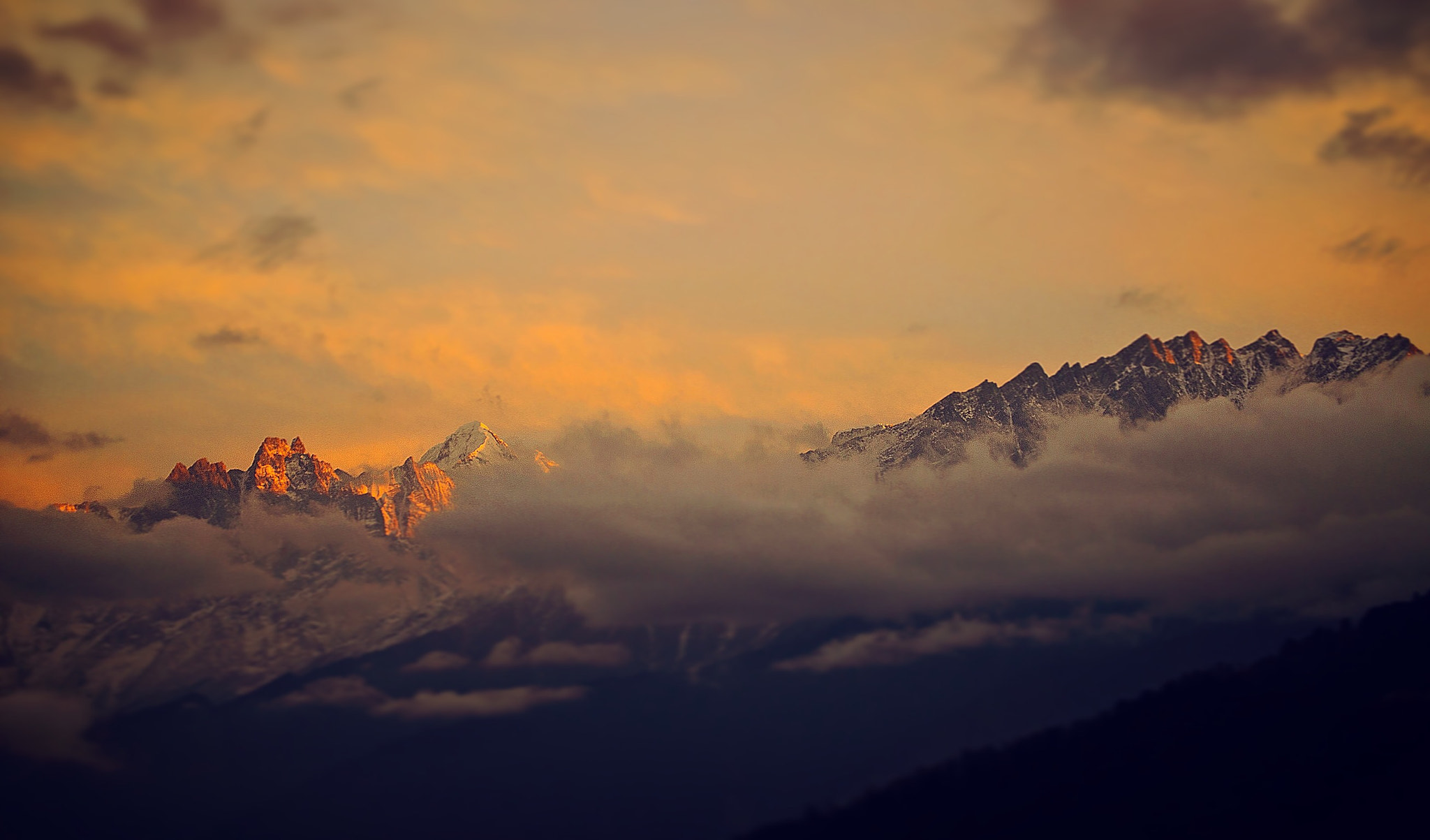 Nikon D90 sample photo. Himalayan range bathed in golden glow photography