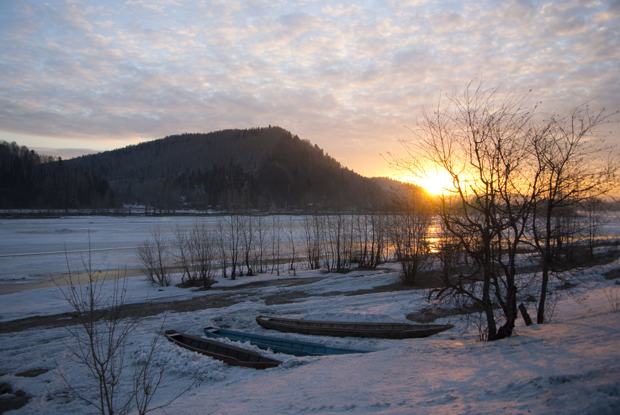 Nikon 1 Nikkor VR 10-30mm F3.5-5.6 sample photo. Восход и лодки photography